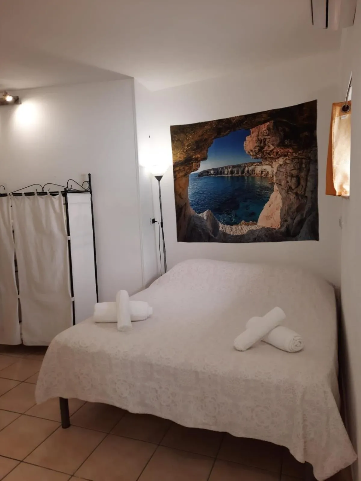 Room Calafatari