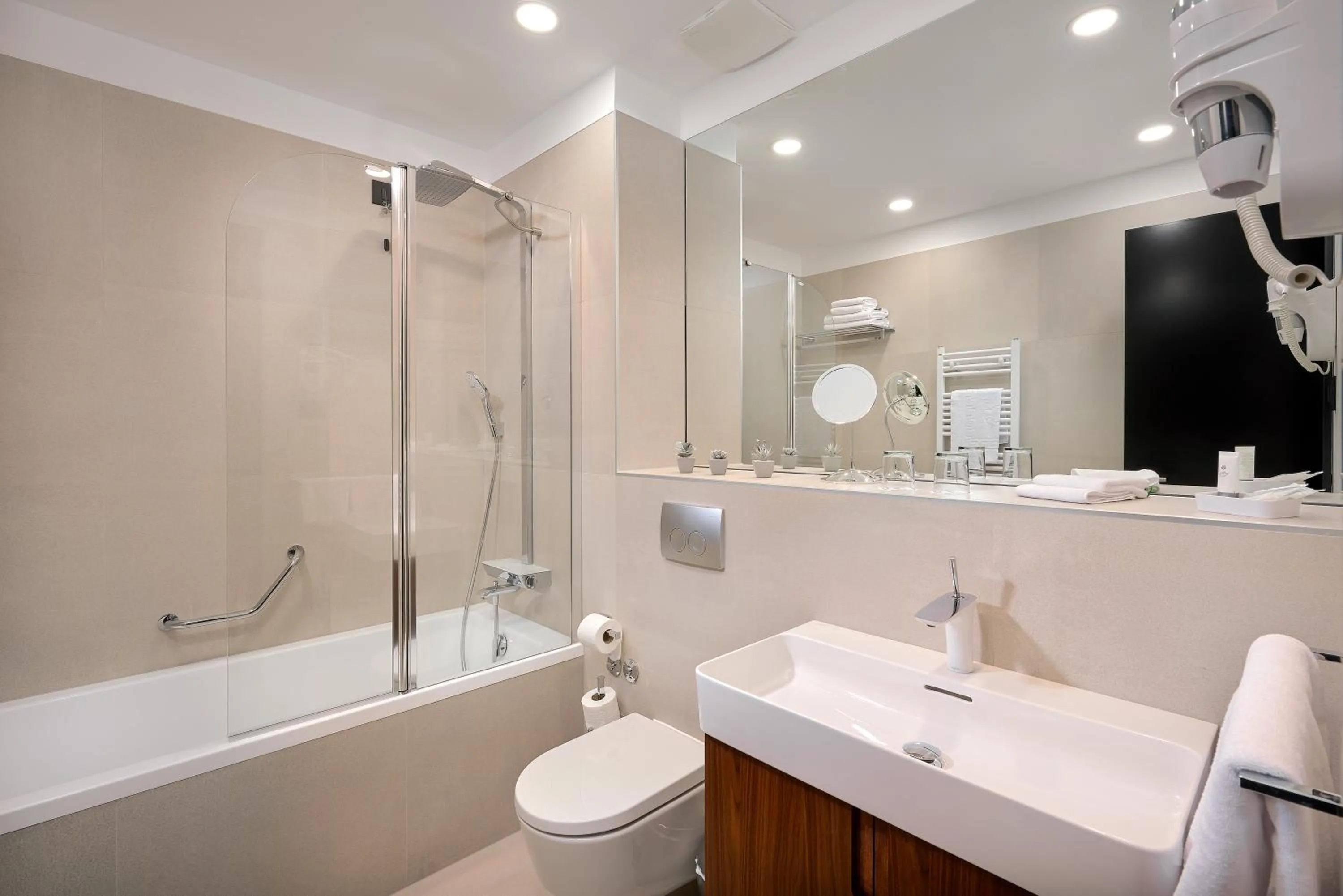 Shower in Sia Split Hotel