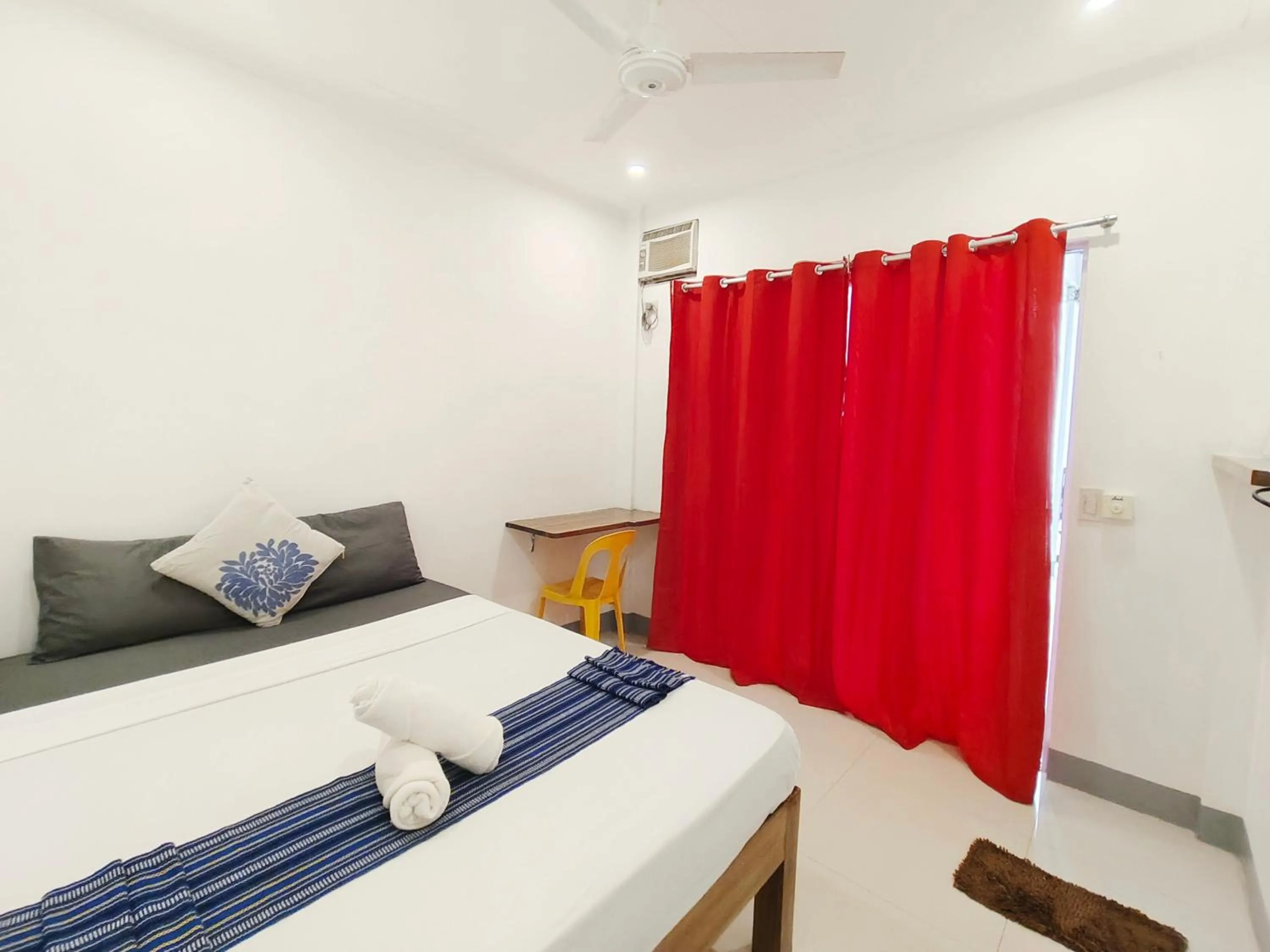 Bed in Neela Tourist Lodge