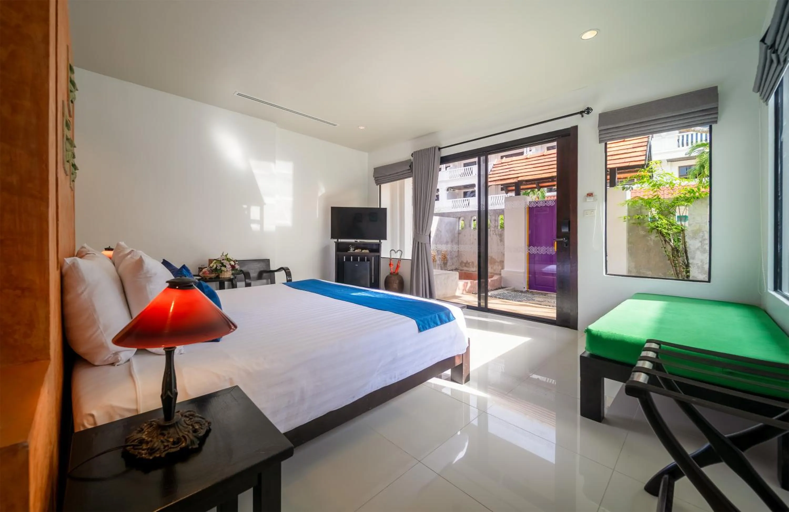 Bed in The Old Phuket - Karon Beach Resort