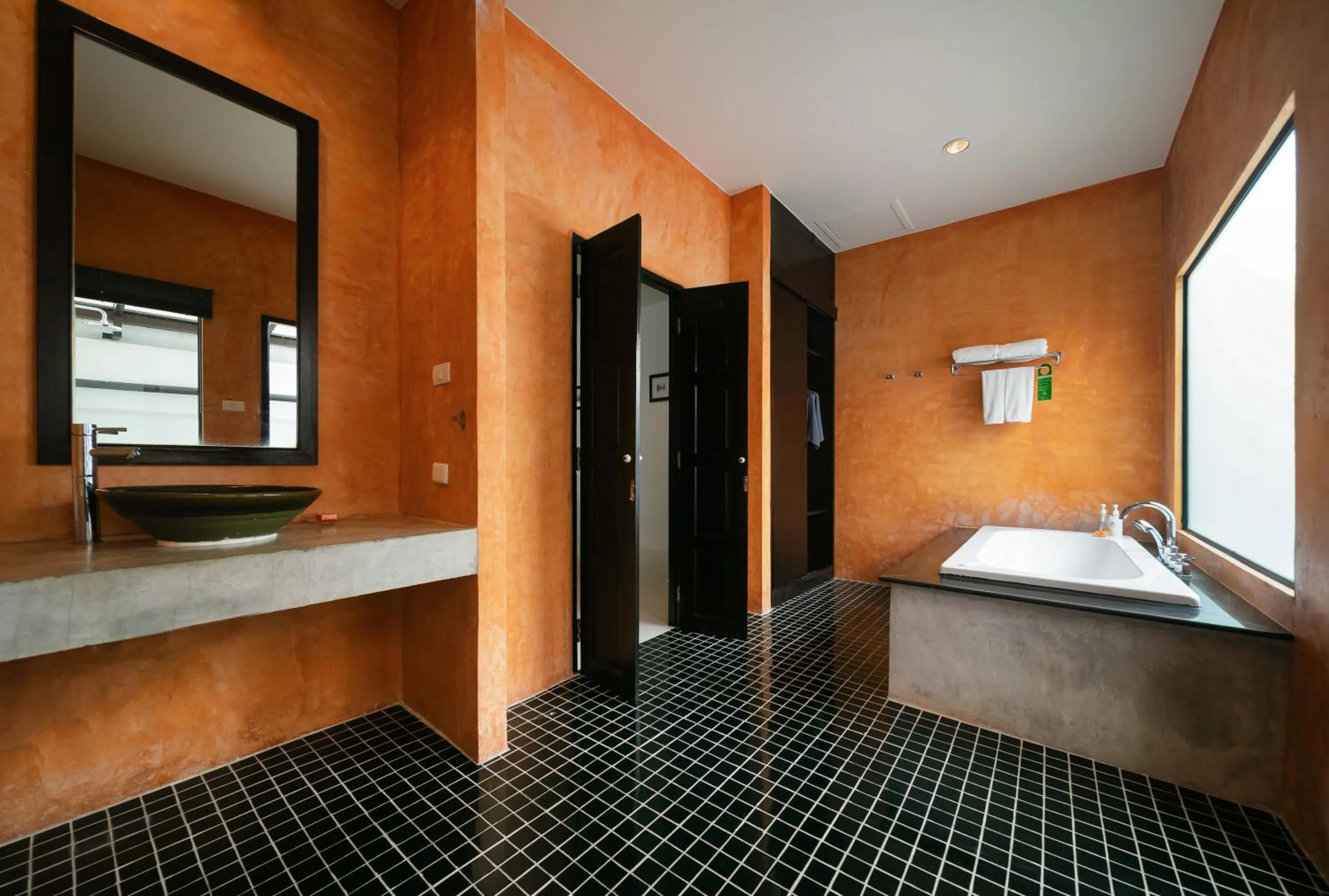 Bath, Bed in The Old Phuket - Karon Beach Resort