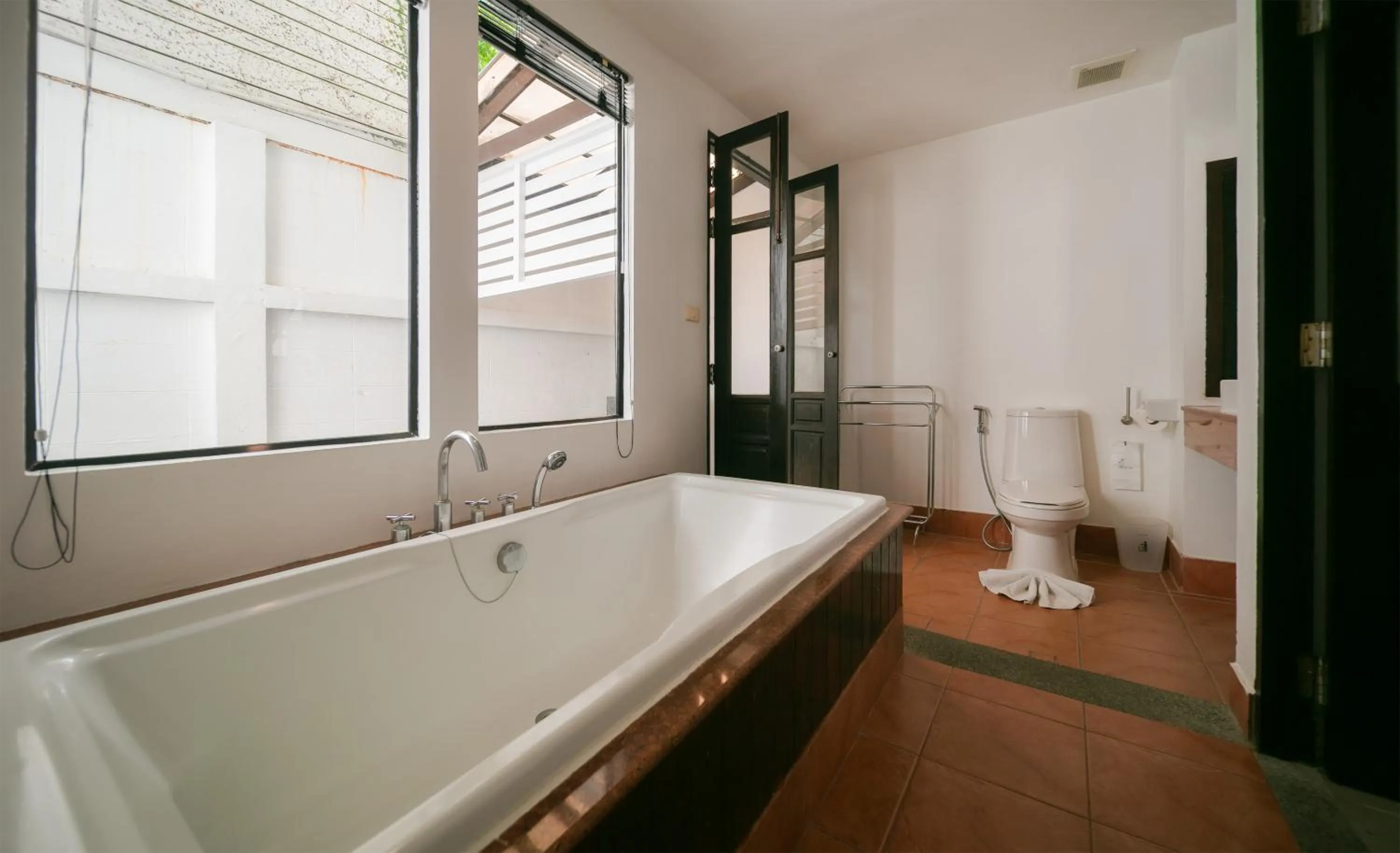 Toilet in The Old Phuket - Karon Beach Resort