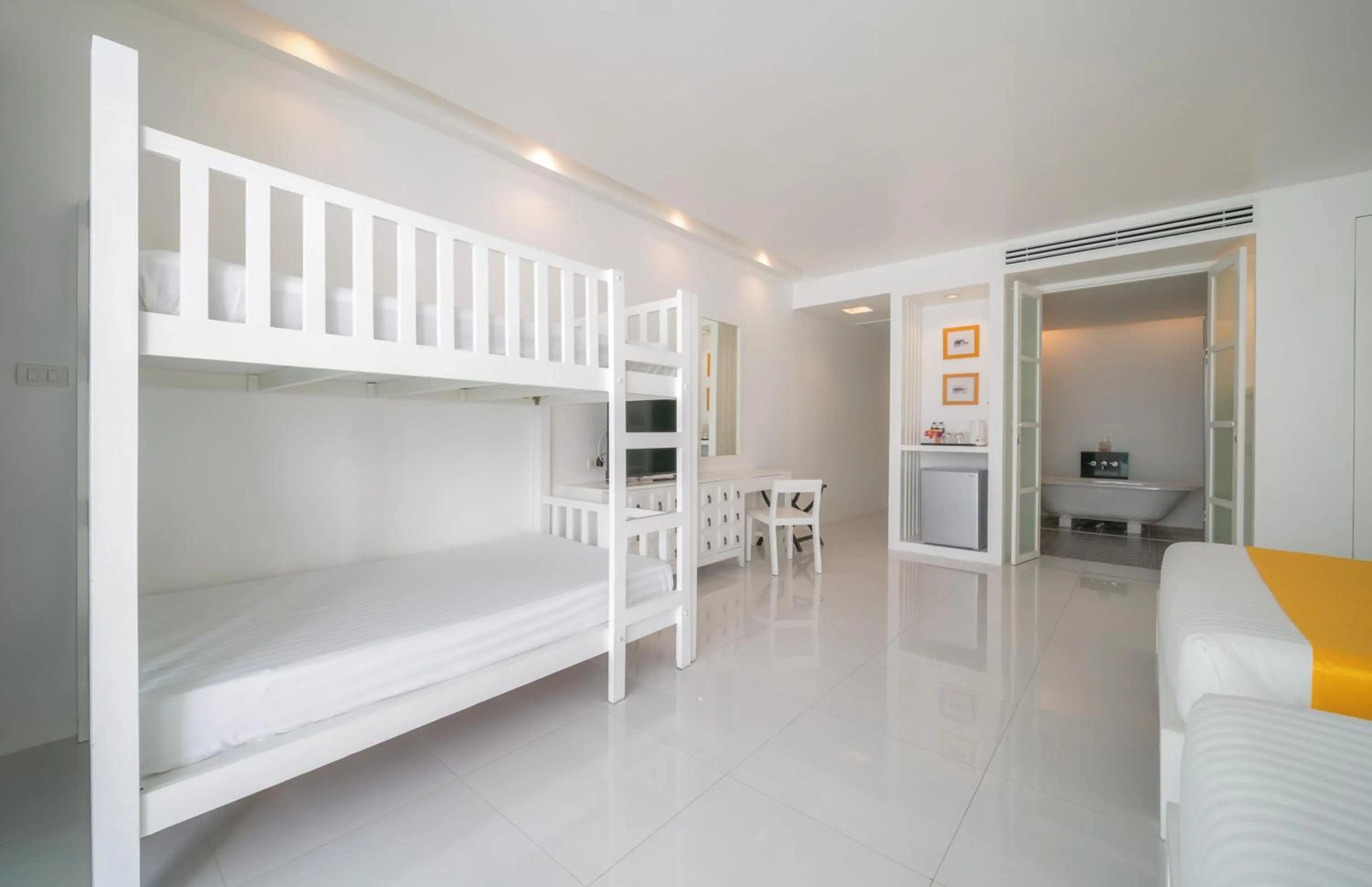 Bed in The Old Phuket - Karon Beach Resort