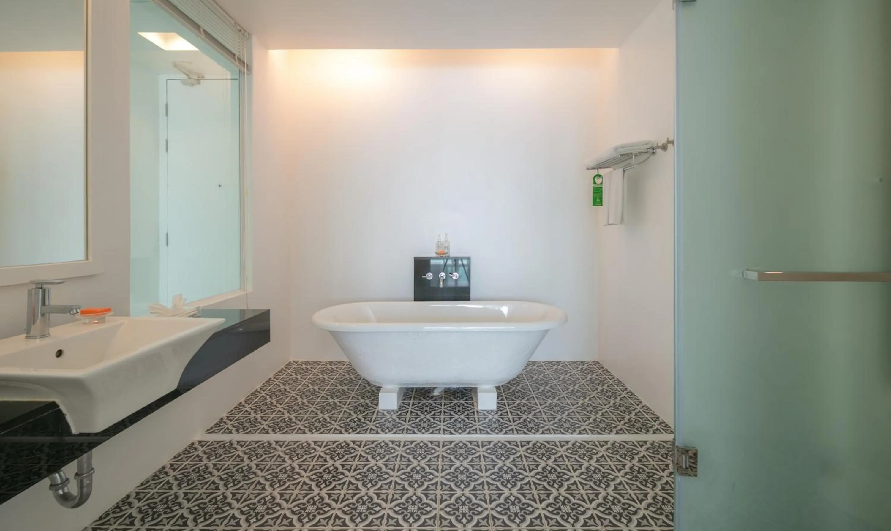 Toilet in The Old Phuket - Karon Beach Resort