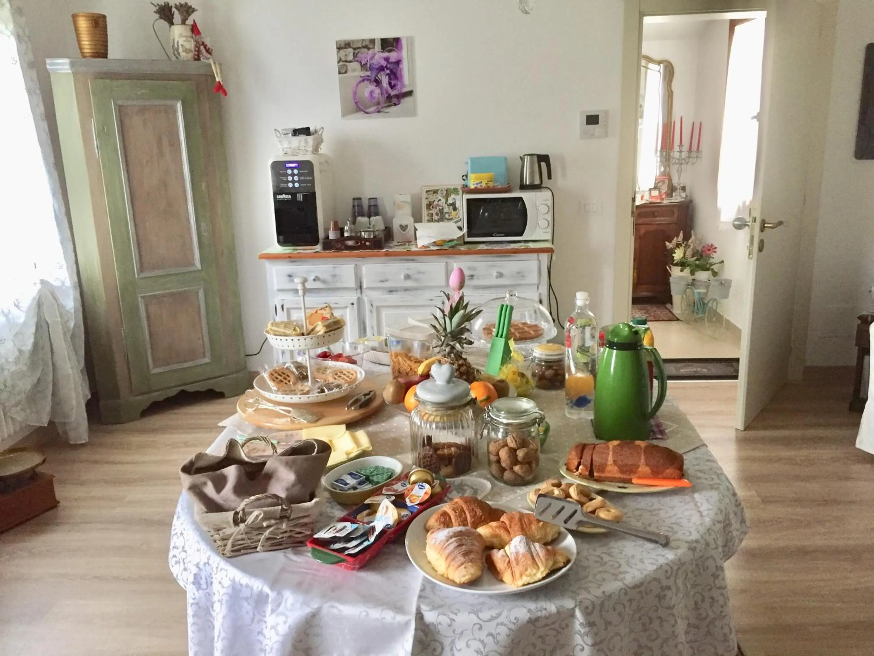 Communal lounge/ TV room in Dimora Naviglio