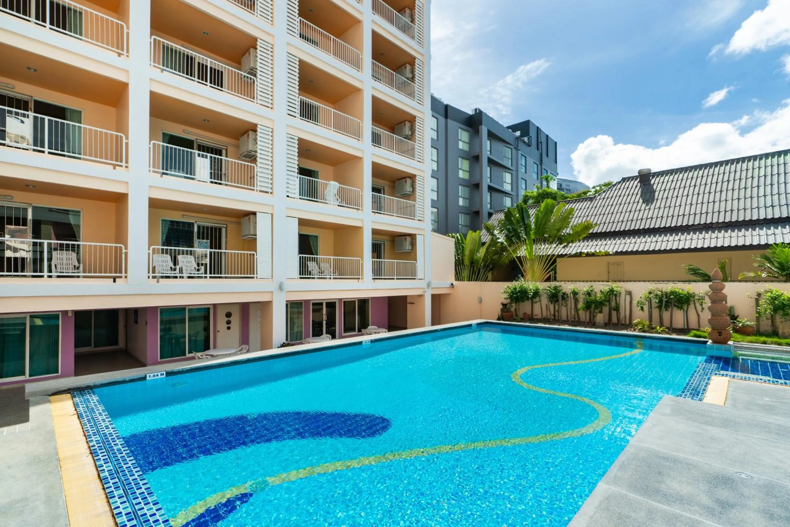 Swimming pool in Best Bella Pattaya