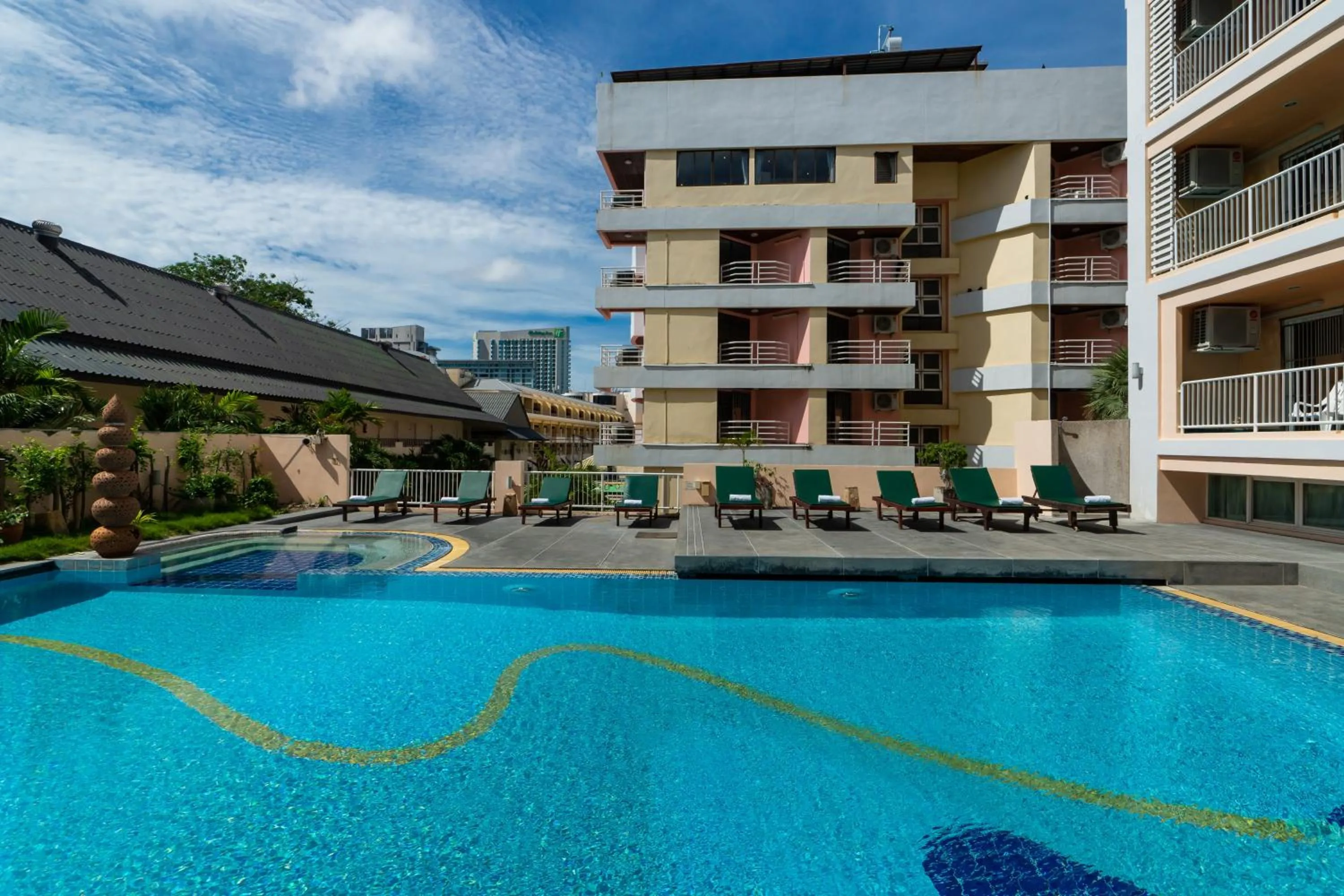 Swimming pool in Best Bella Pattaya