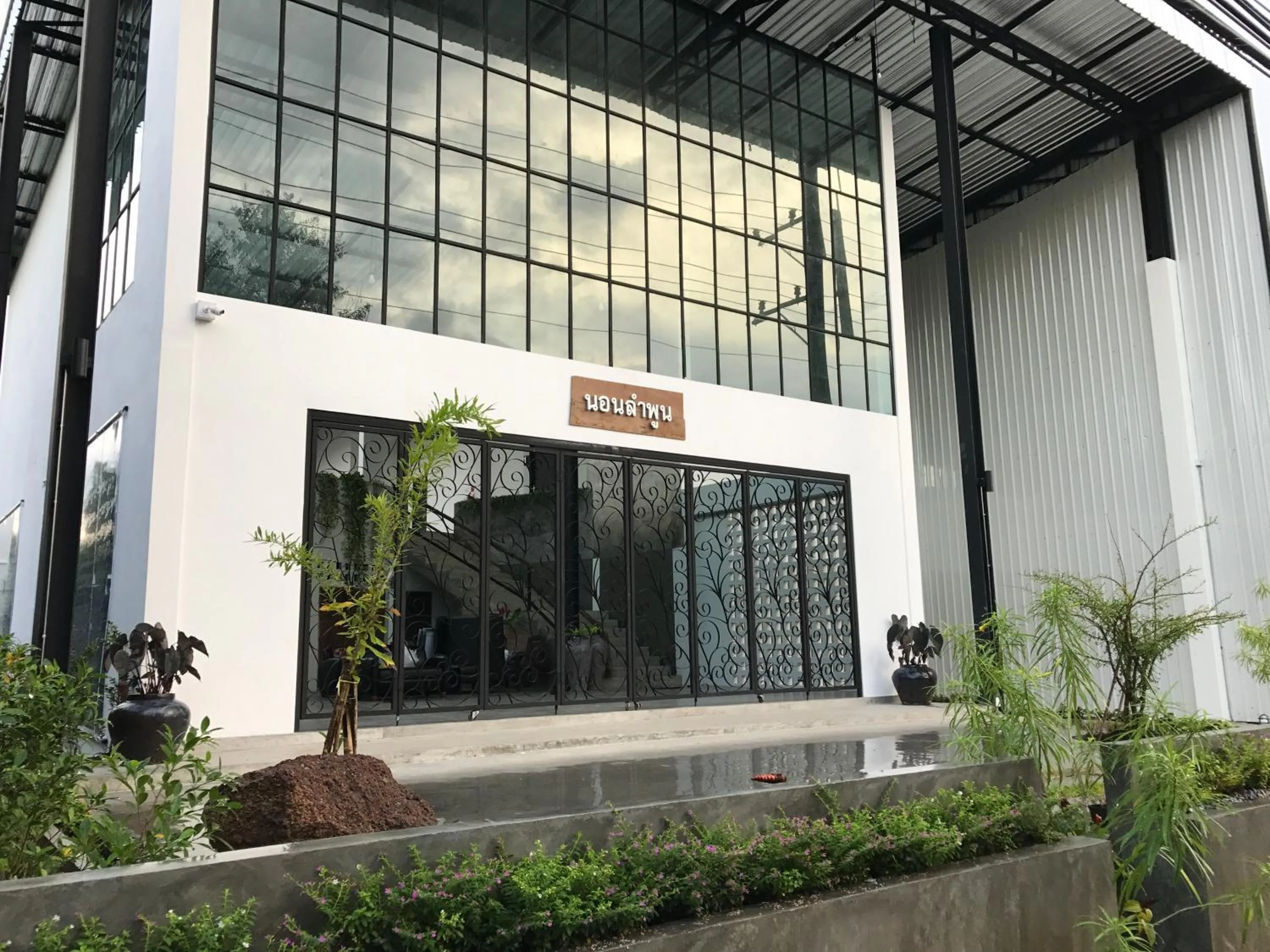 Facade/entrance in Nornlamphun Boutique Hotel