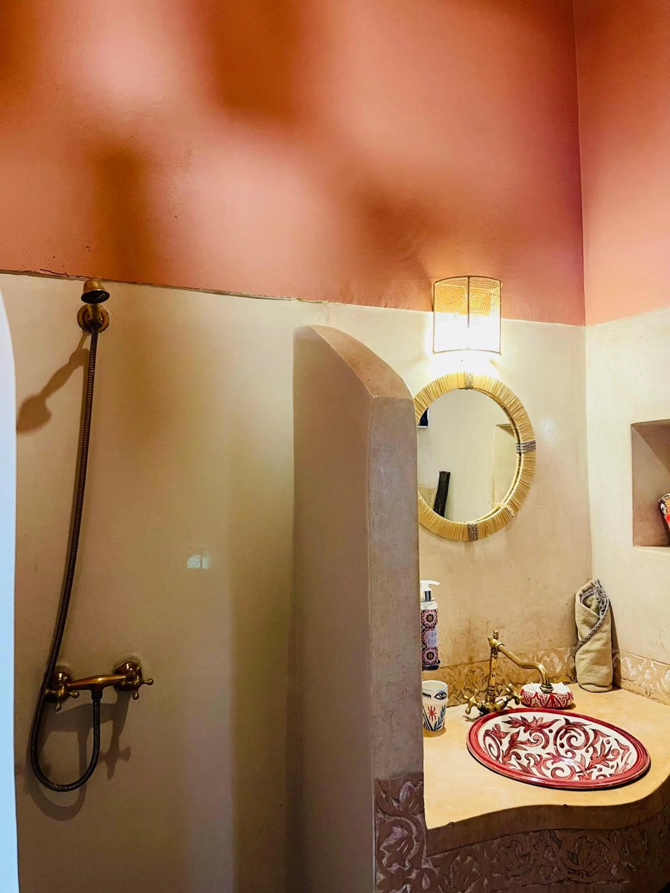 Shower in Riad La Porte Rouge By La Siredrah