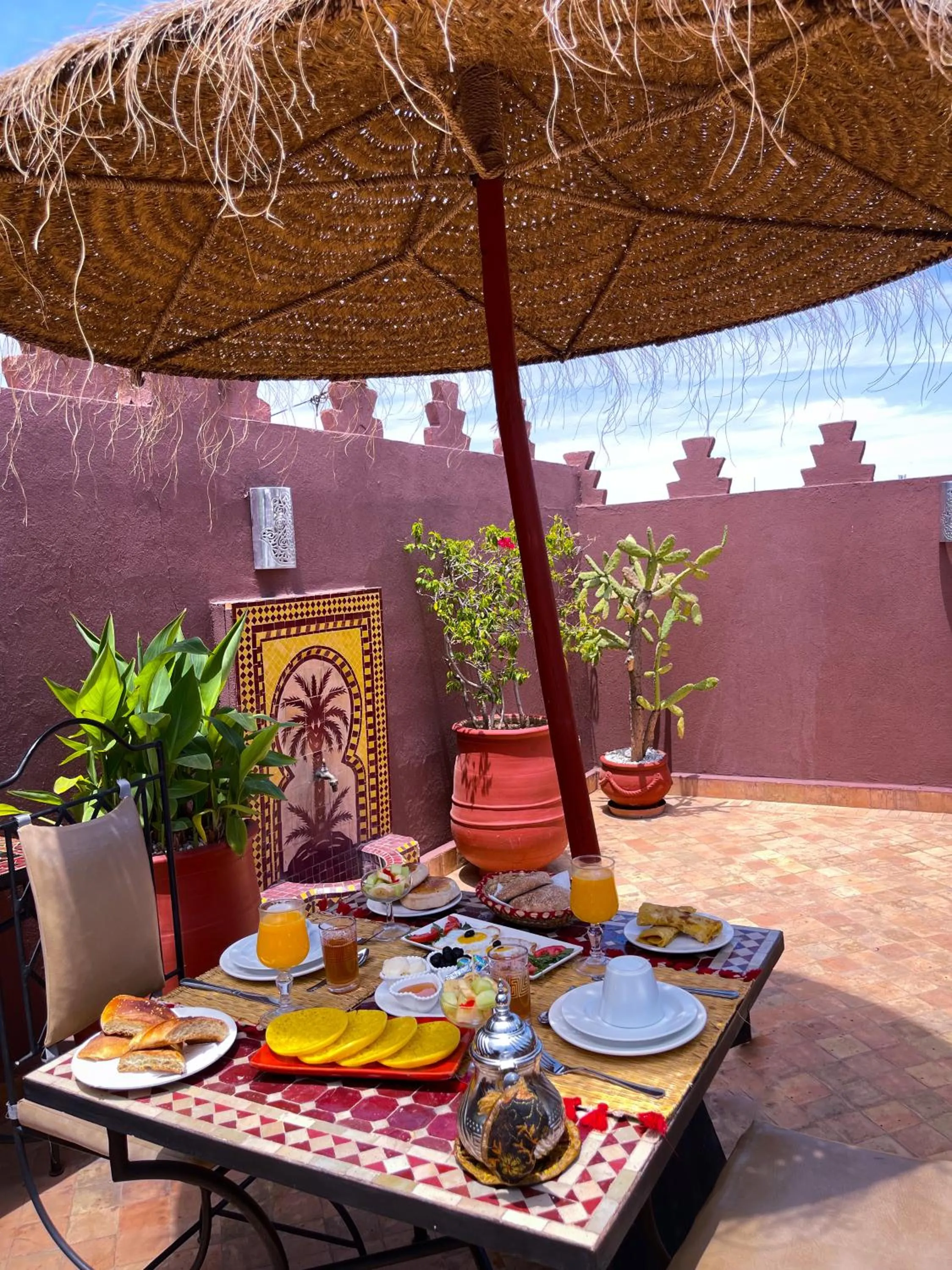 Breakfast in Riad La Porte Rouge By La Siredrah