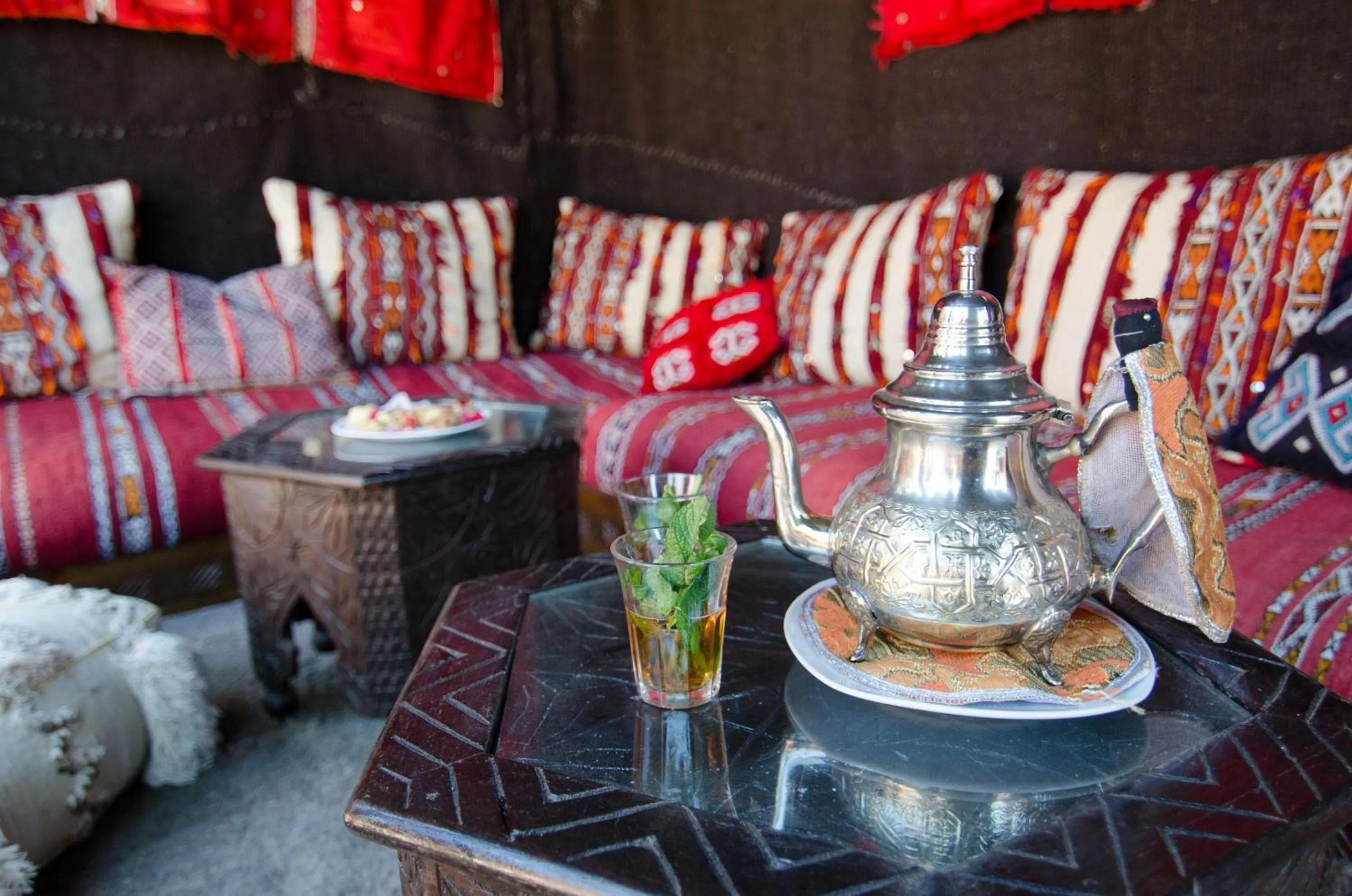 Lounge or bar in Riad La Porte Rouge By La Siredrah