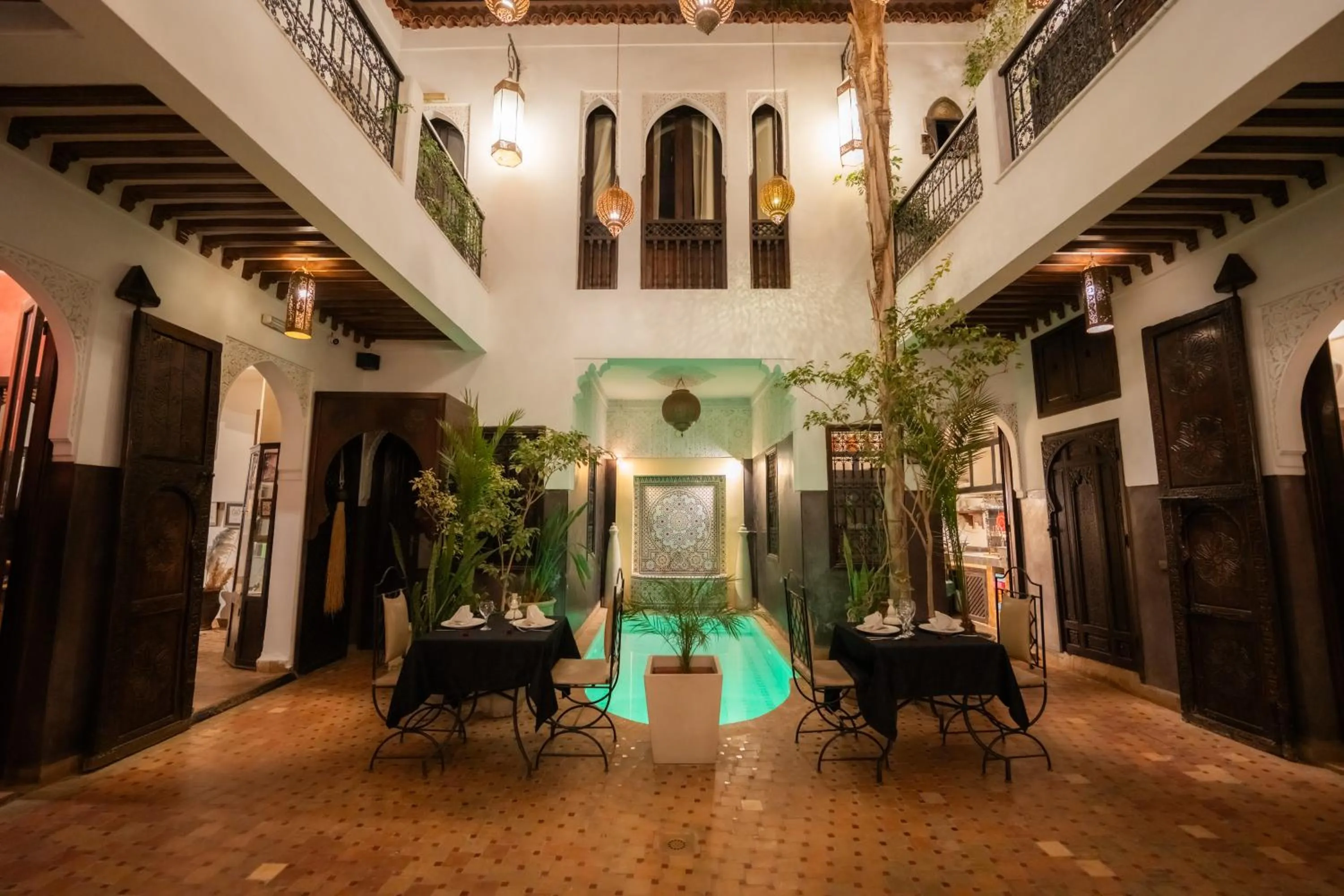 Night in Riad La Porte Rouge By La Siredrah