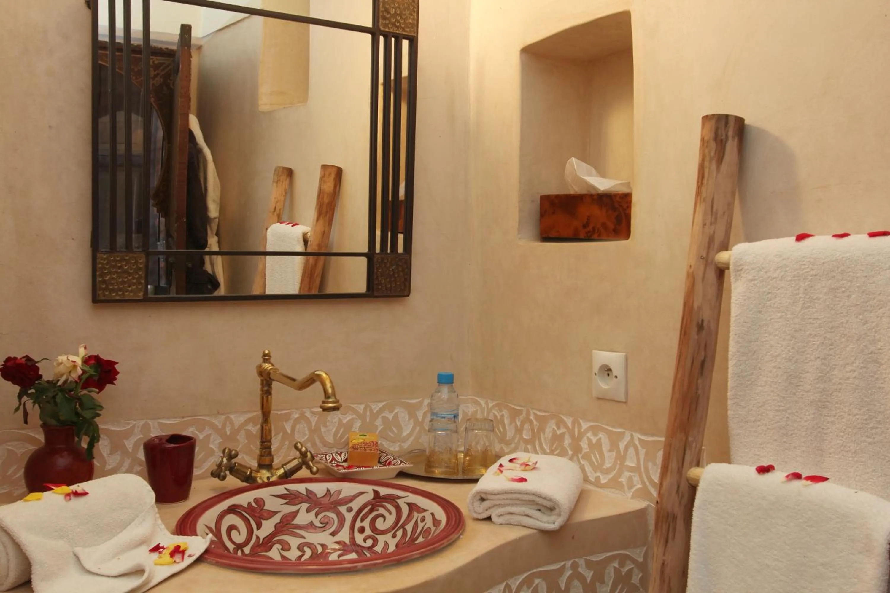 Bathroom in Riad La Porte Rouge By La Siredrah