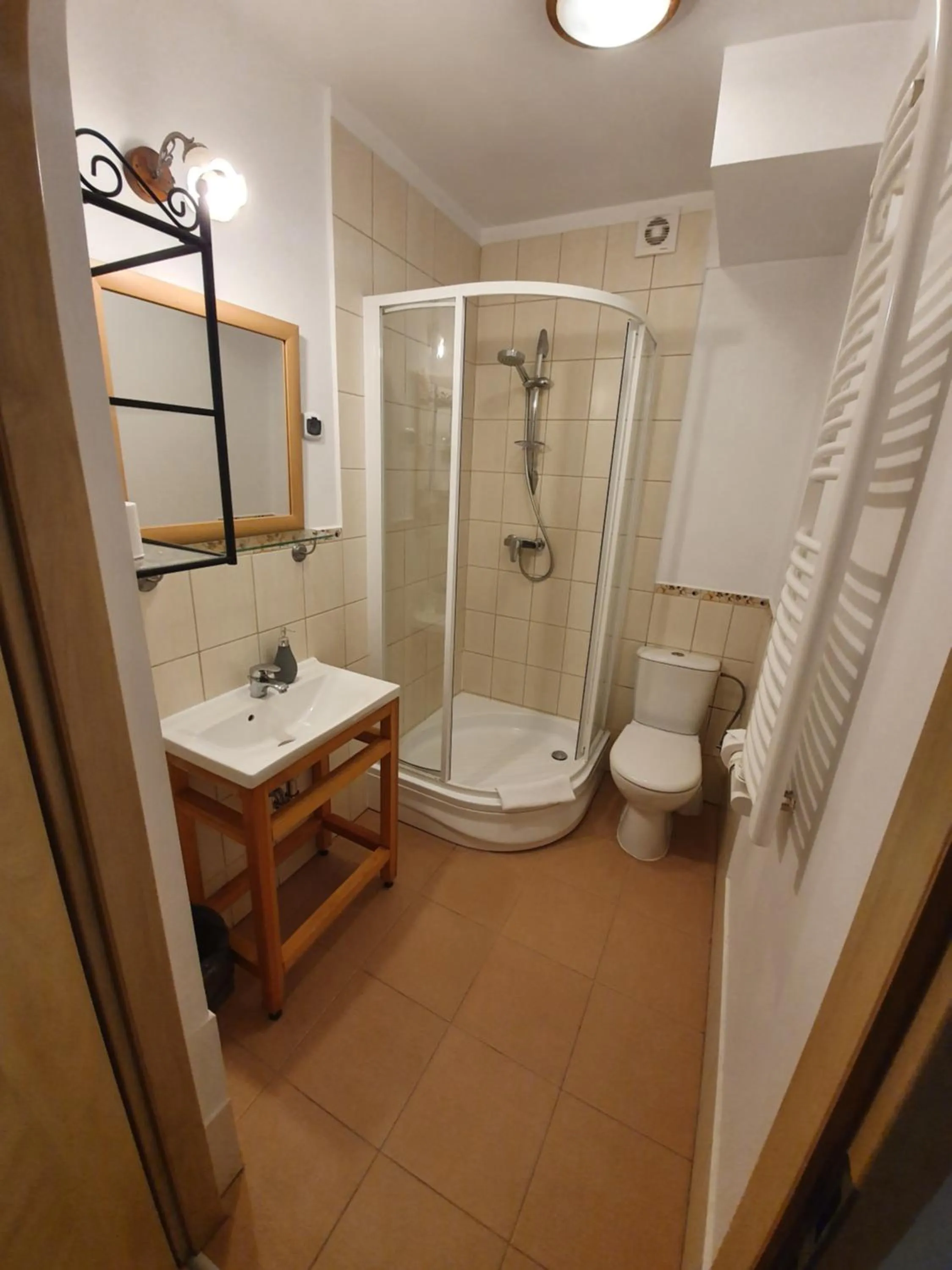 Shower in Przystanek Tleń