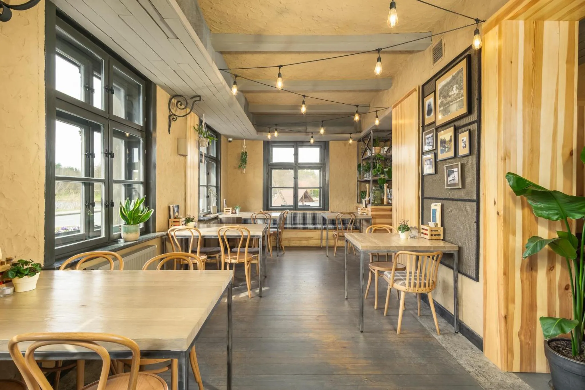 Restaurant/places to eat in Przystanek Tleń