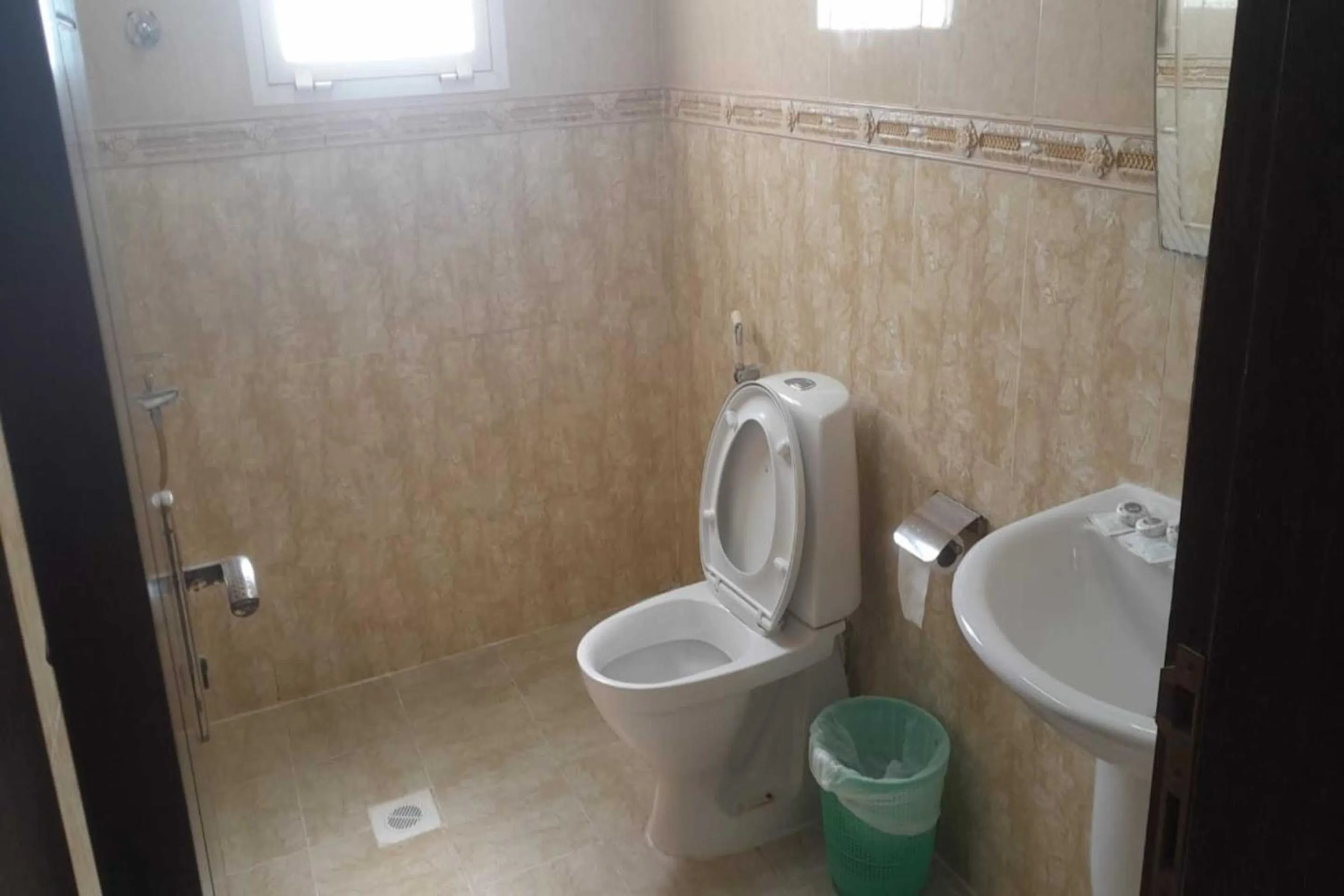 Bathroom in Super OYO 111 Al Thabit Hotel