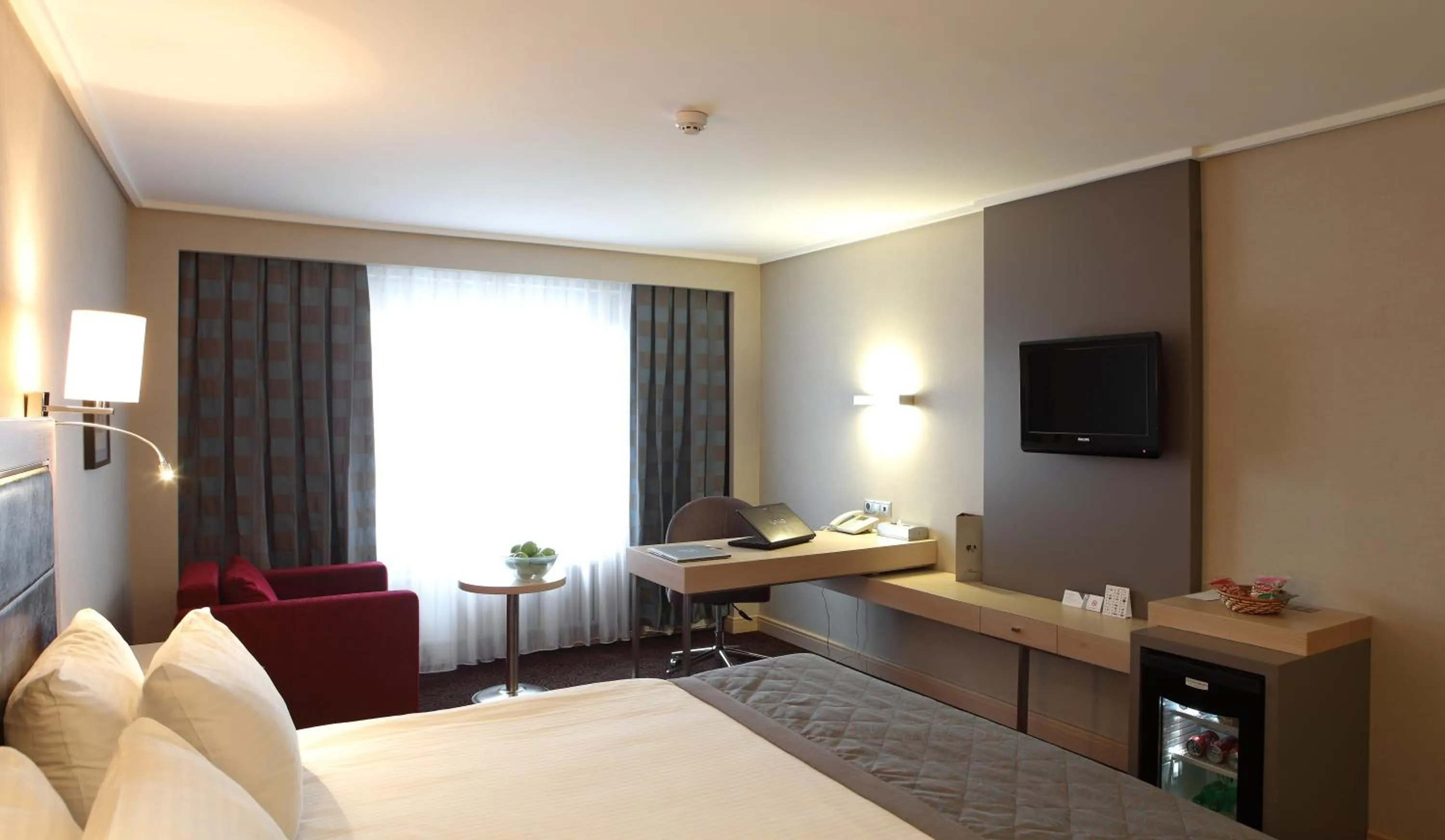 Photo of the whole room, Bed in Eyuboglu Hotel