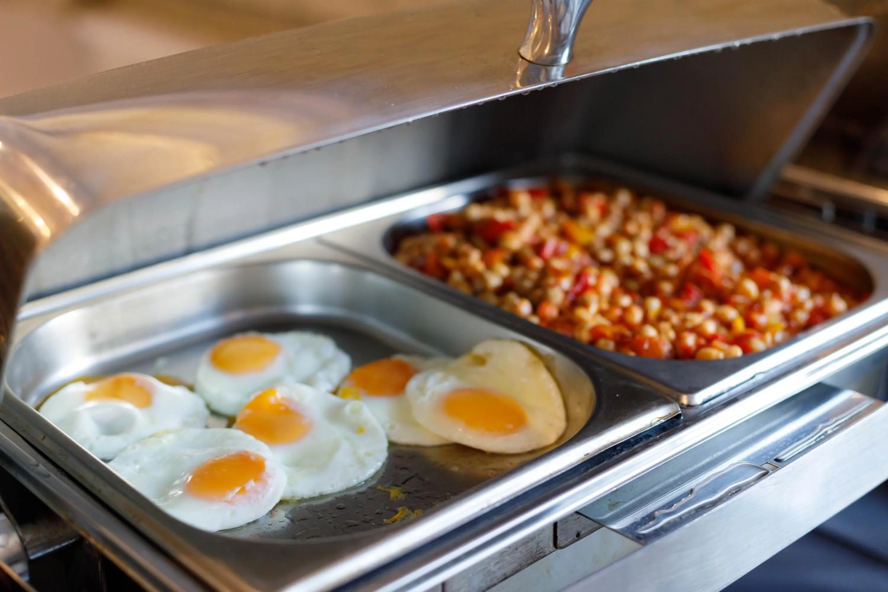 Restaurant/places to eat in Hotel Lamberton