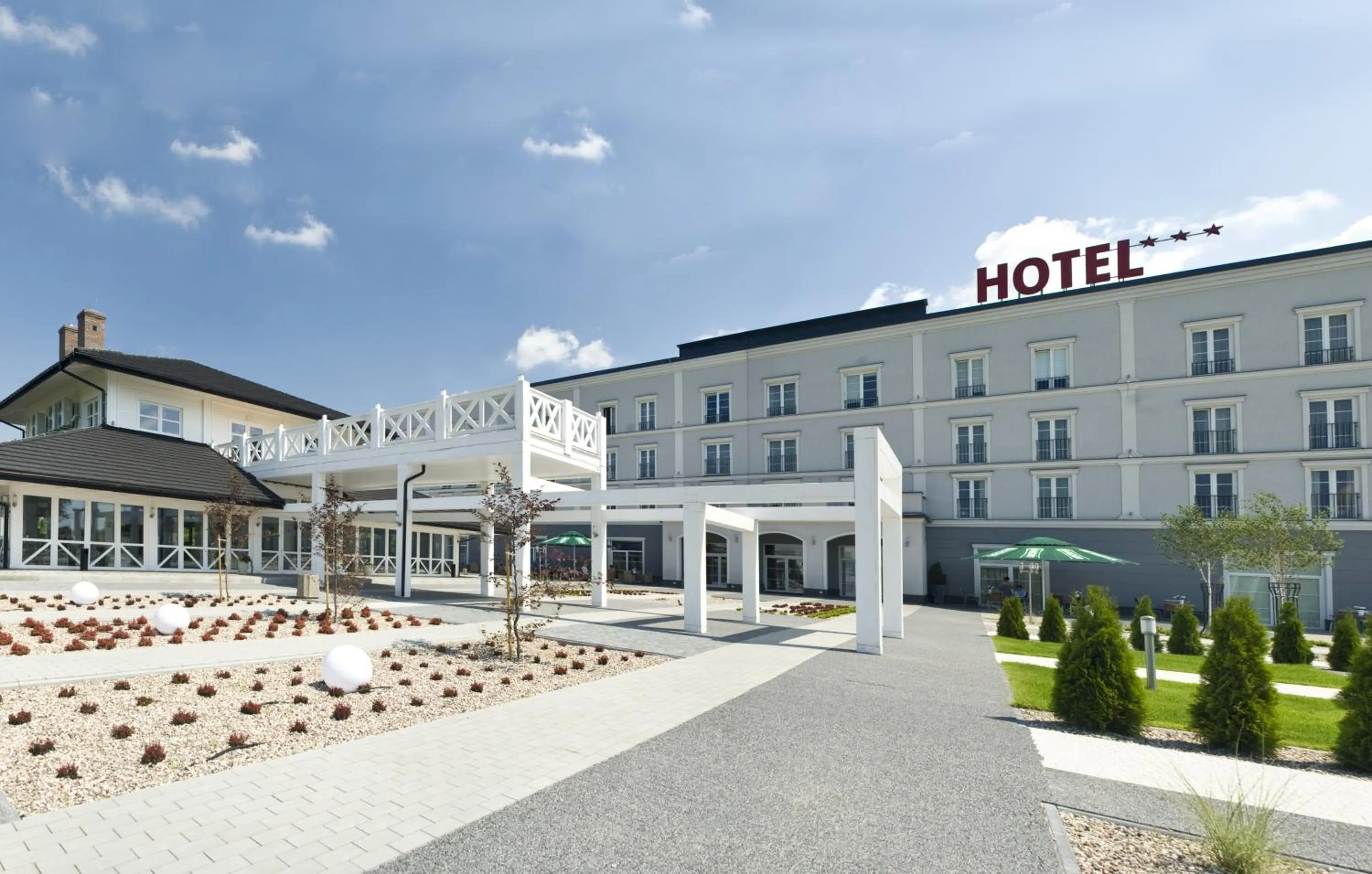 Facade/entrance in Hotel Lamberton