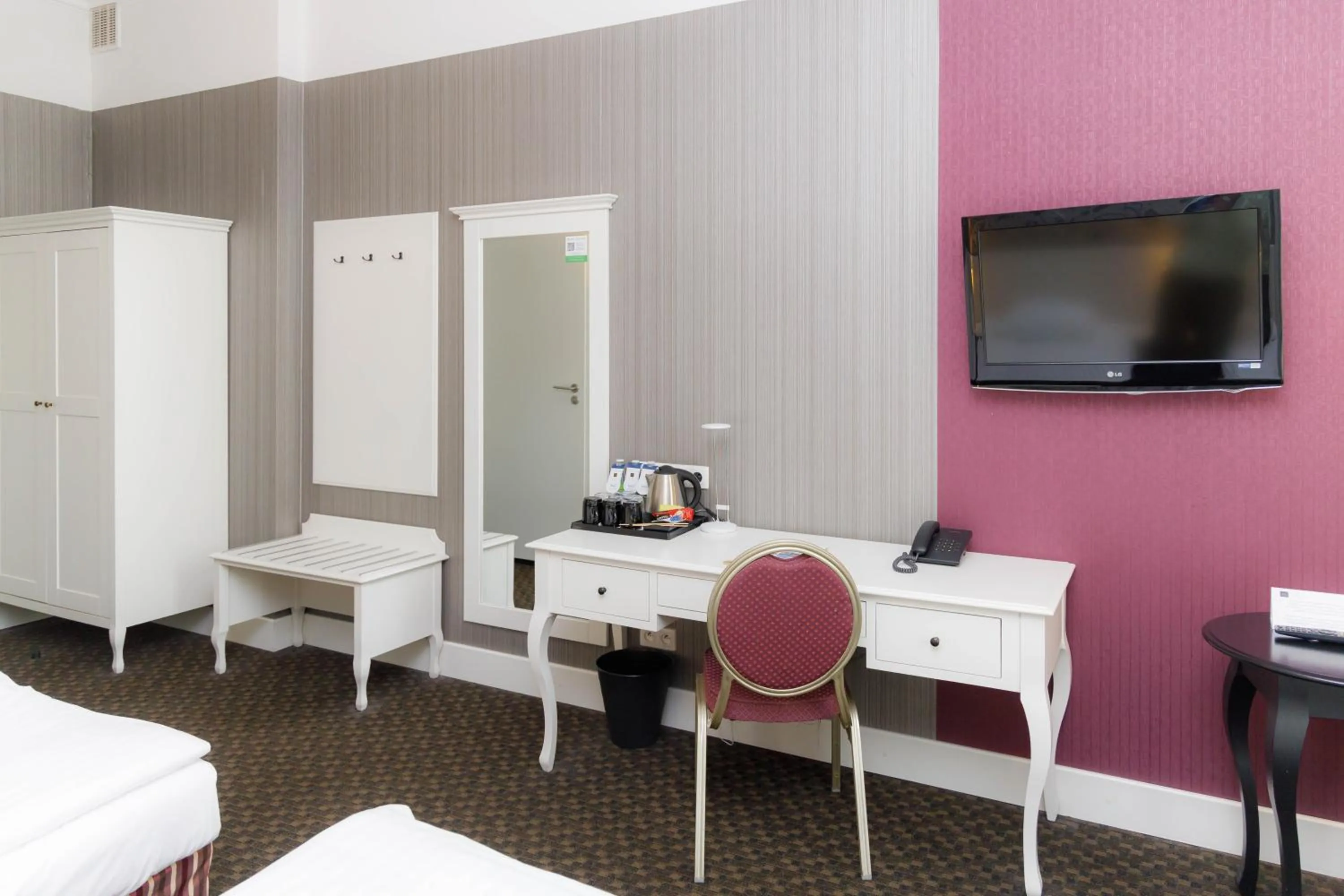 TV and multimedia, Bed in Hotel Lamberton