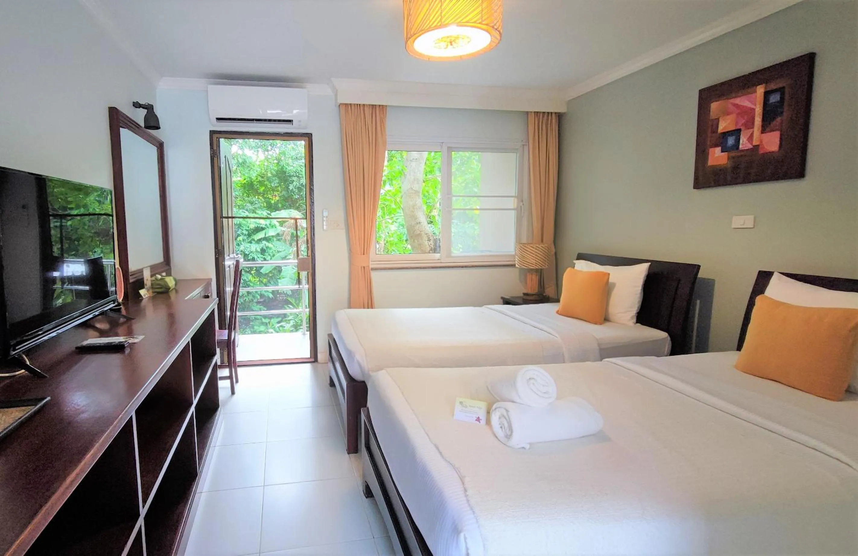 Bed in Samed Villa Resort