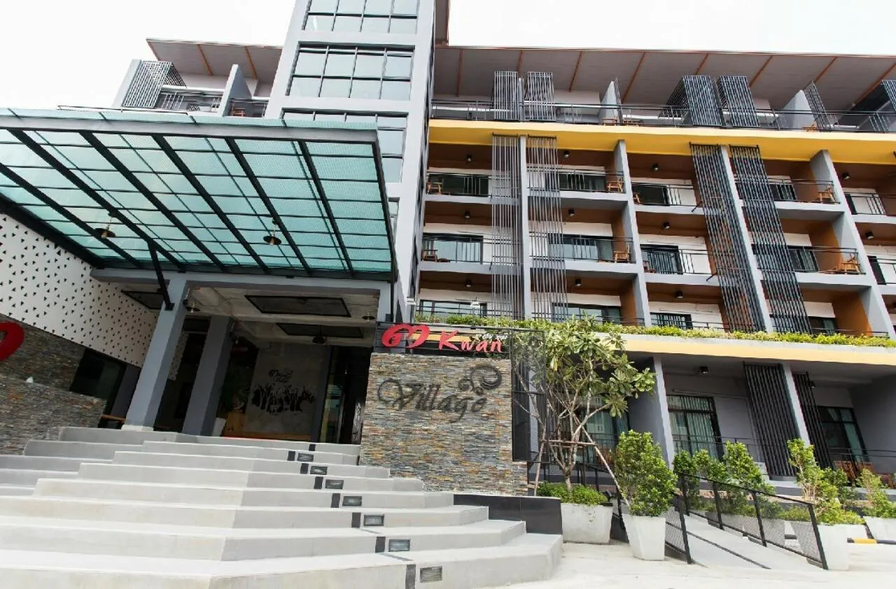 Property building in Samkwan Village