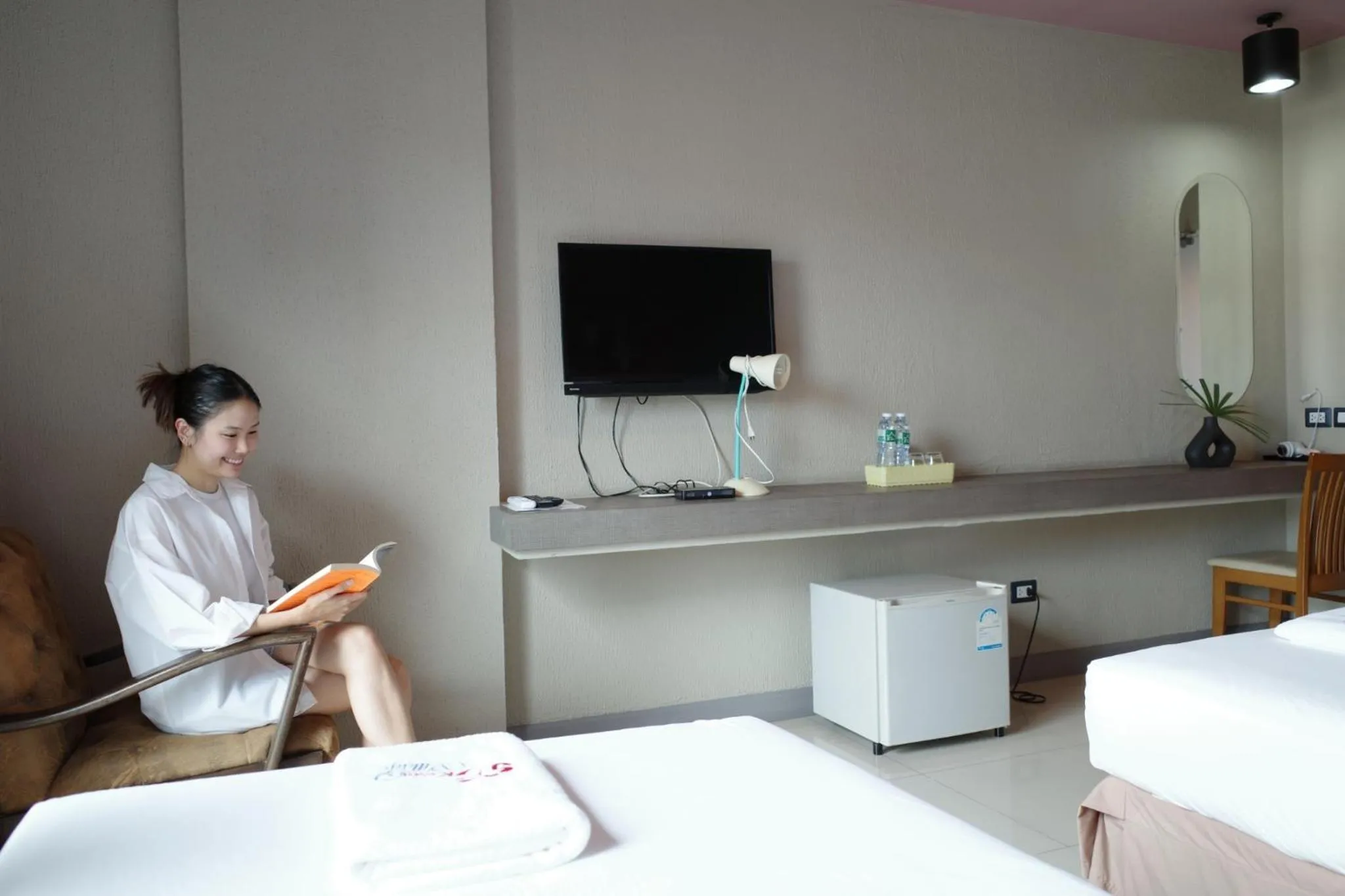 Photo of the whole room, Bed in Samkwan Village