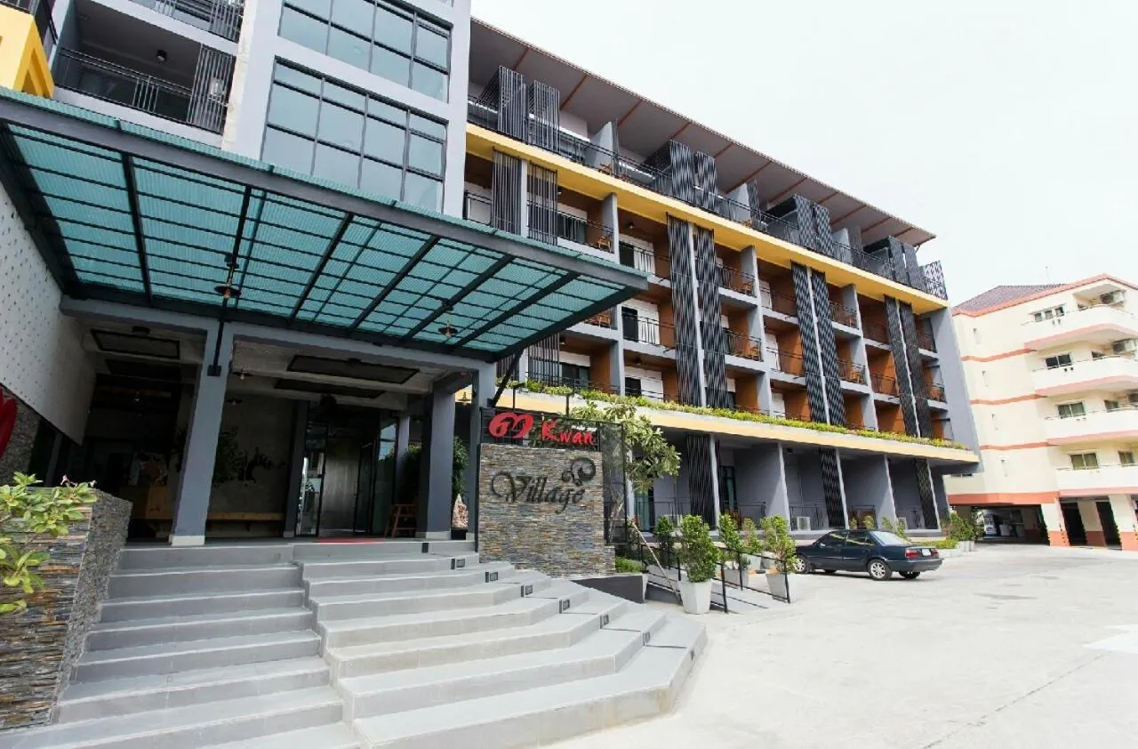 Property building in Samkwan Village
