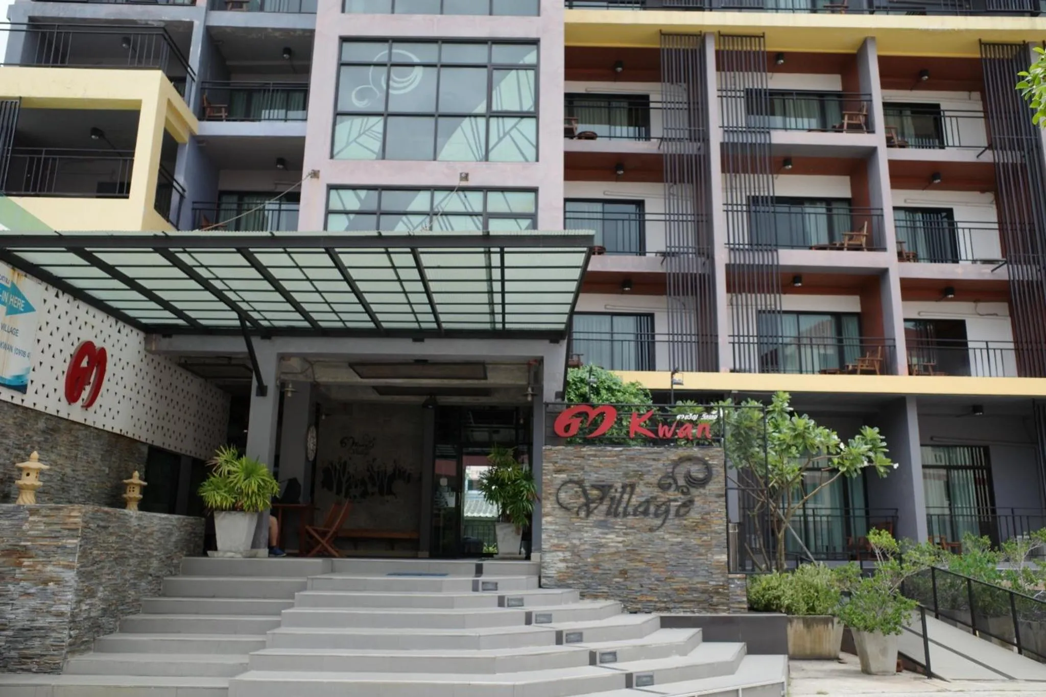 Property building in Samkwan Village