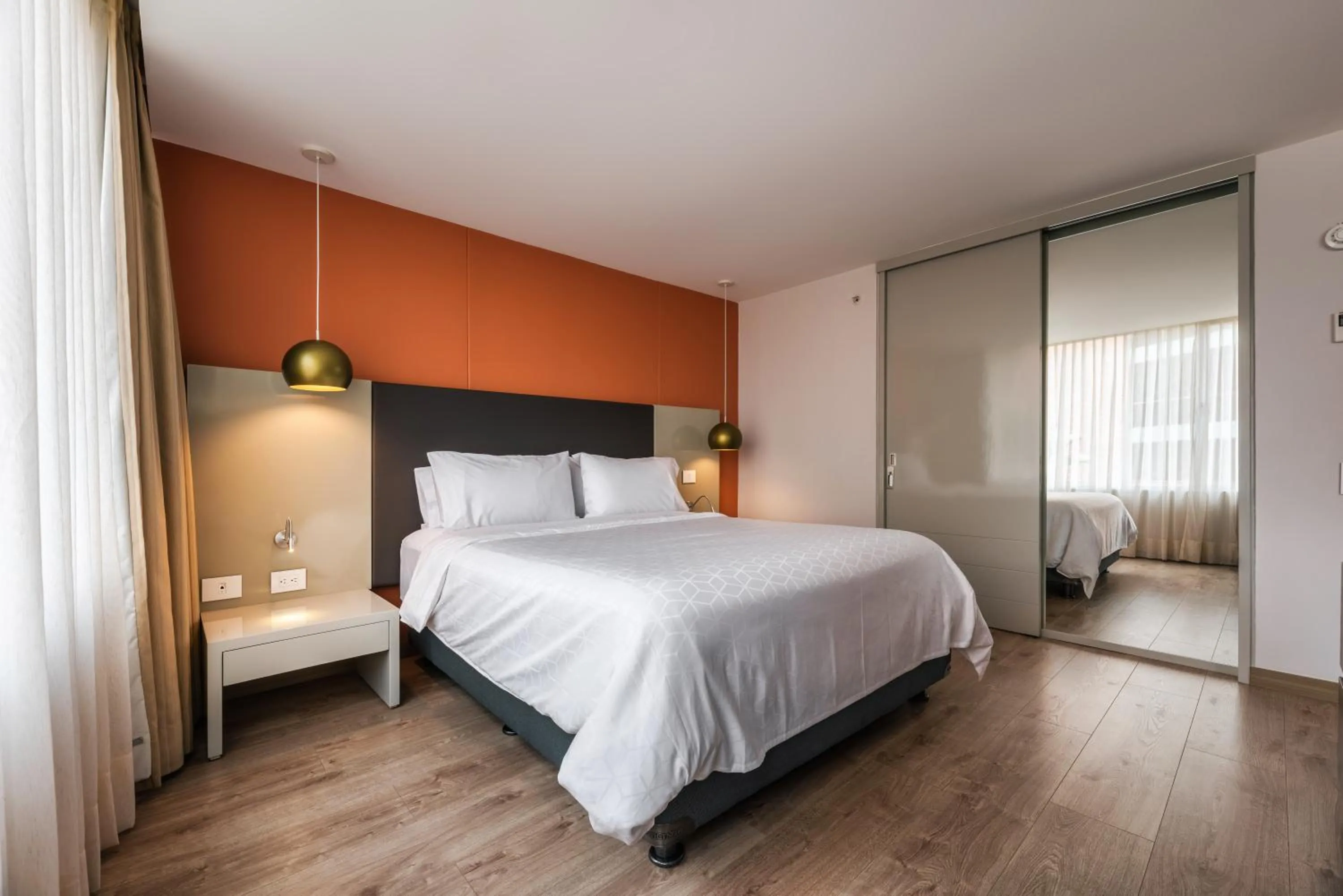 Bedroom, Bed in Hotel Holiday Inn Express & Suites Medellin by IHG