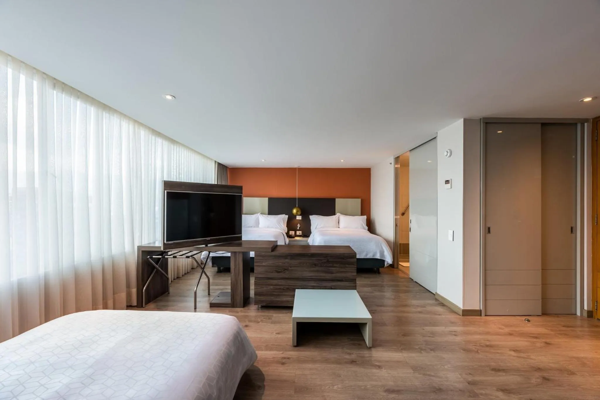 Photo of the whole room, Bed in Hotel Holiday Inn Express & Suites Medellin by IHG