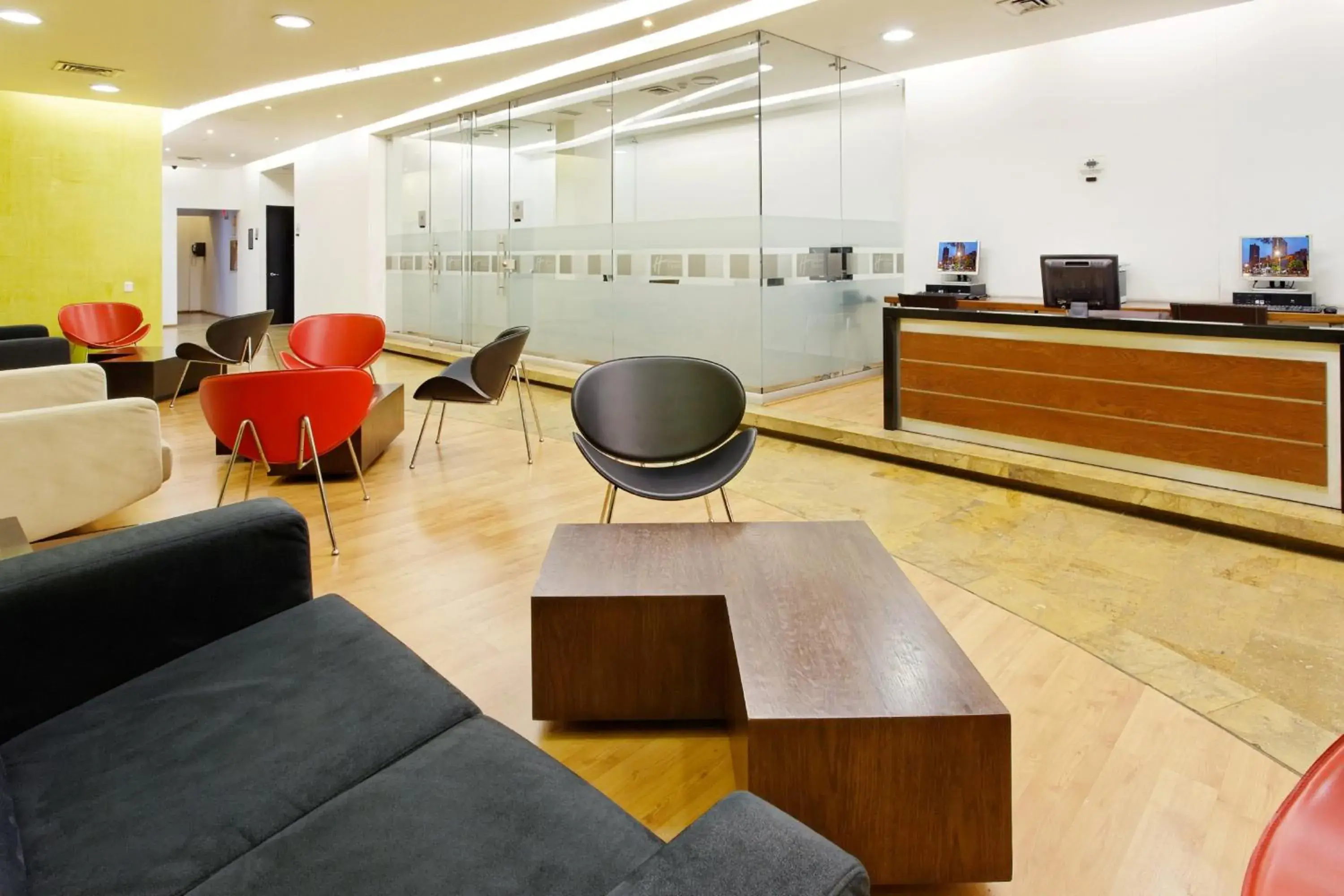 Property building in Hotel Holiday Inn Express & Suites Medellin by IHG Property building in Hotel Holiday Inn Express & Suites Medellin by IHG