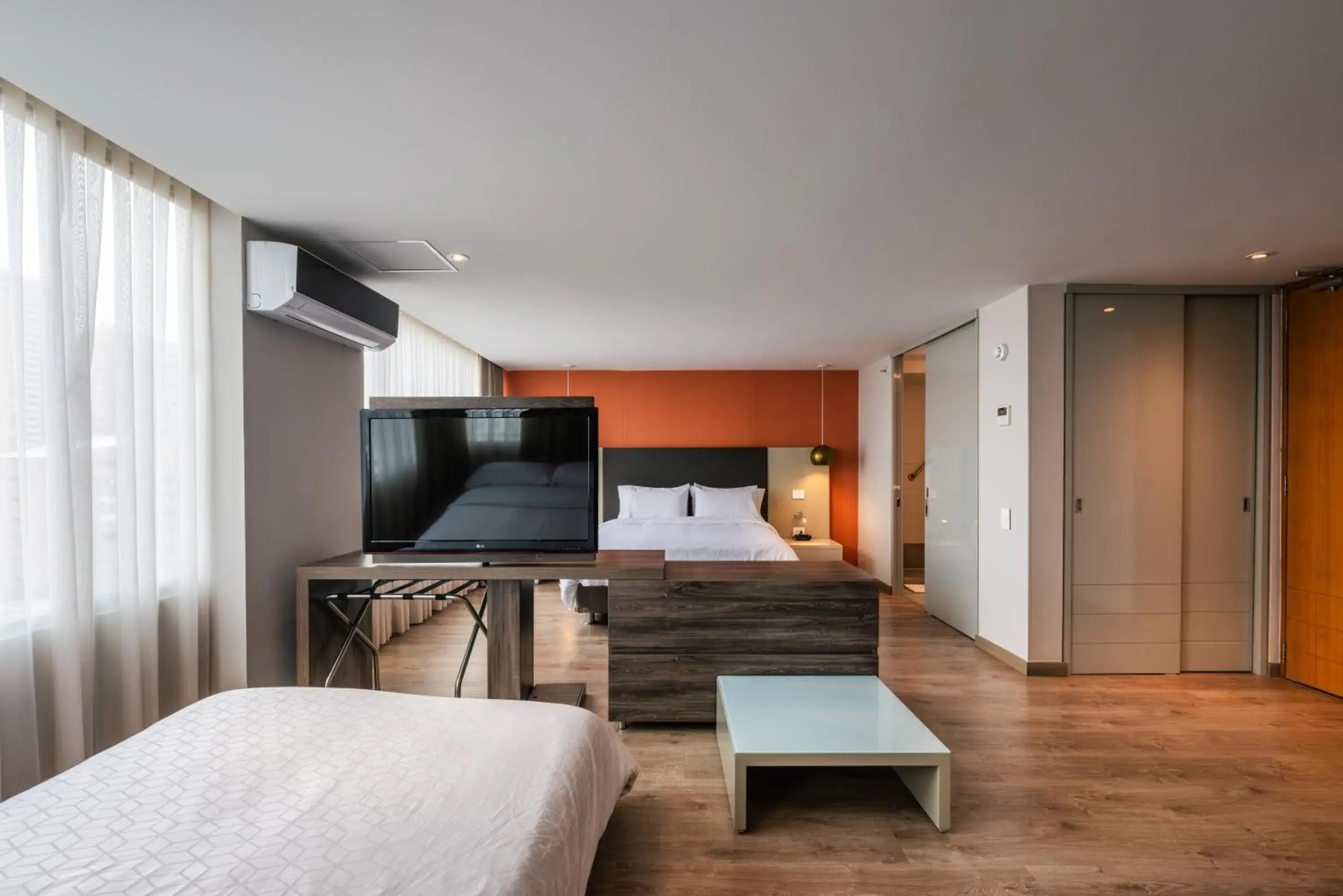 Bedroom, Bed in Hotel Holiday Inn Express & Suites Medellin by IHG Bedroom, Bed in Hotel Holiday Inn Express & Suites Medellin by IHG