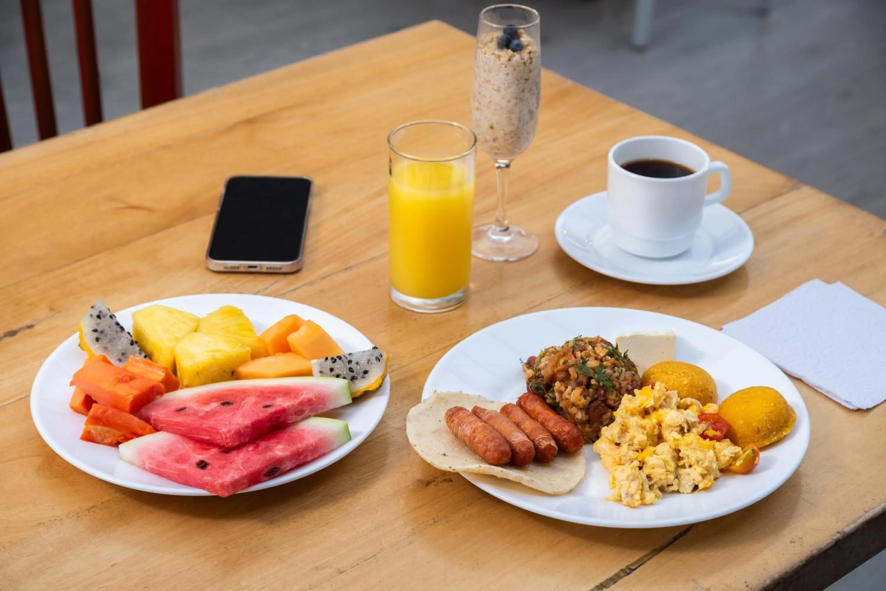 Buffet breakfast in Hotel Holiday Inn Express & Suites Medellin by IHG