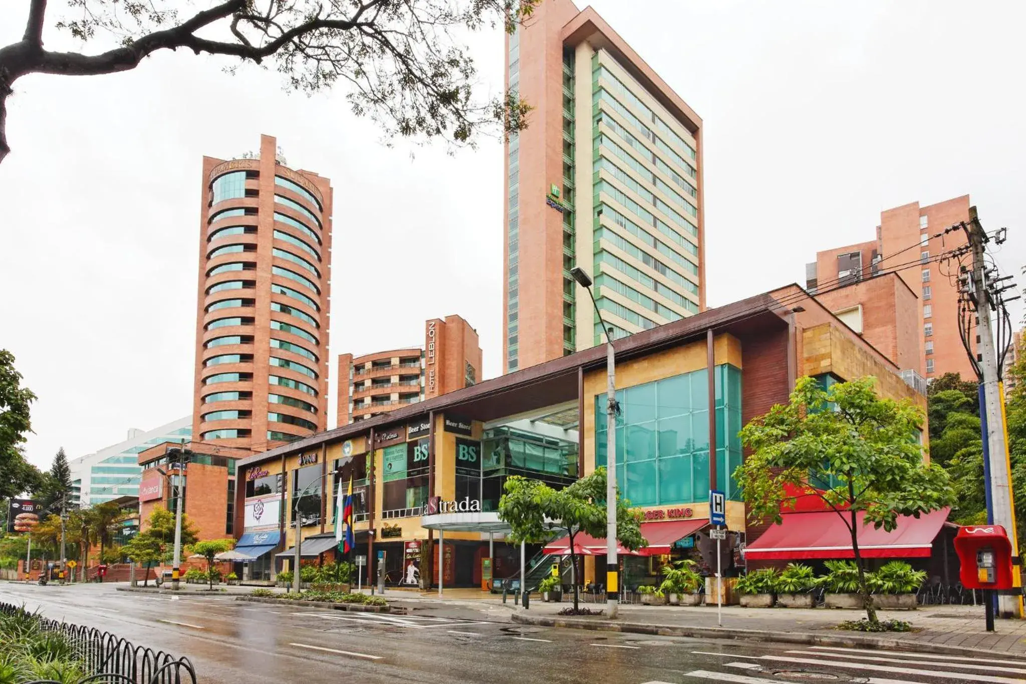 Property building in Hotel Holiday Inn Express & Suites Medellin by IHG Property building in Hotel Holiday Inn Express & Suites Medellin by IHG
