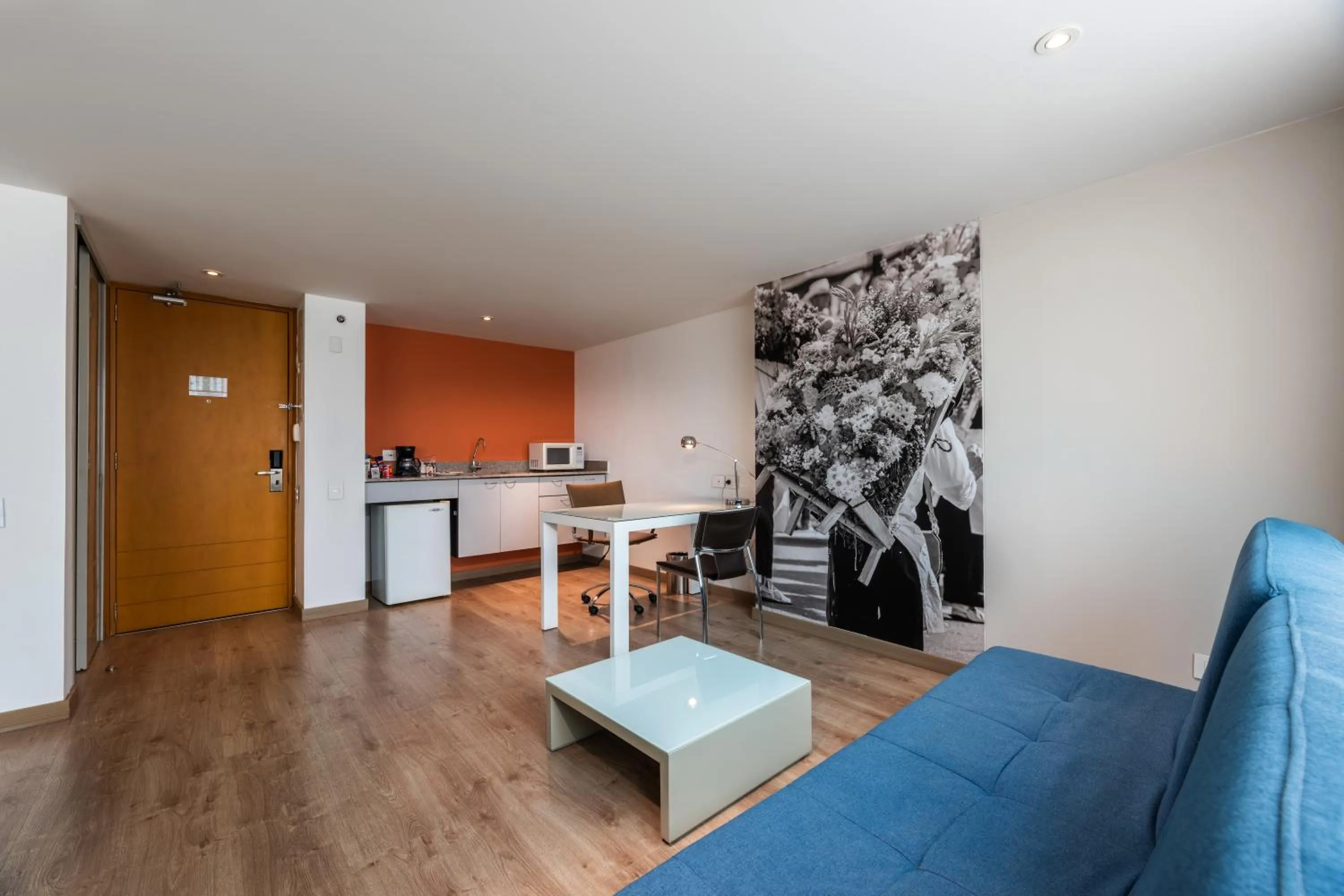 Seating area in Hotel Holiday Inn Express & Suites Medellin by IHG