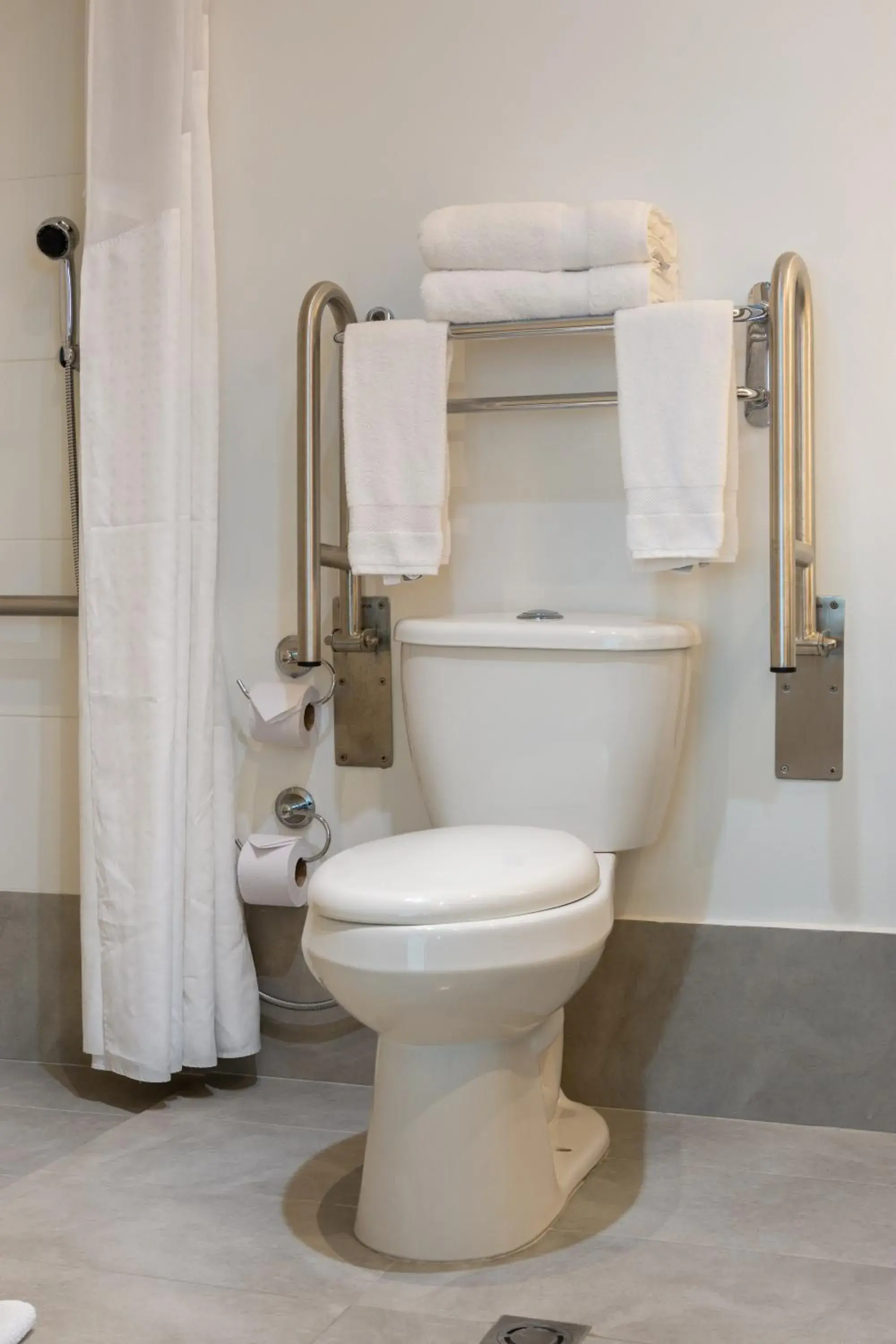 Suite - Mobility Access Tran Shower /Non-Smoking in Hotel Holiday Inn Express & Suites Medellin by IHG Suite - Mobility Access Tran Shower /Non-Smoking in Hotel Holiday Inn Express & Suites Medellin by IHG