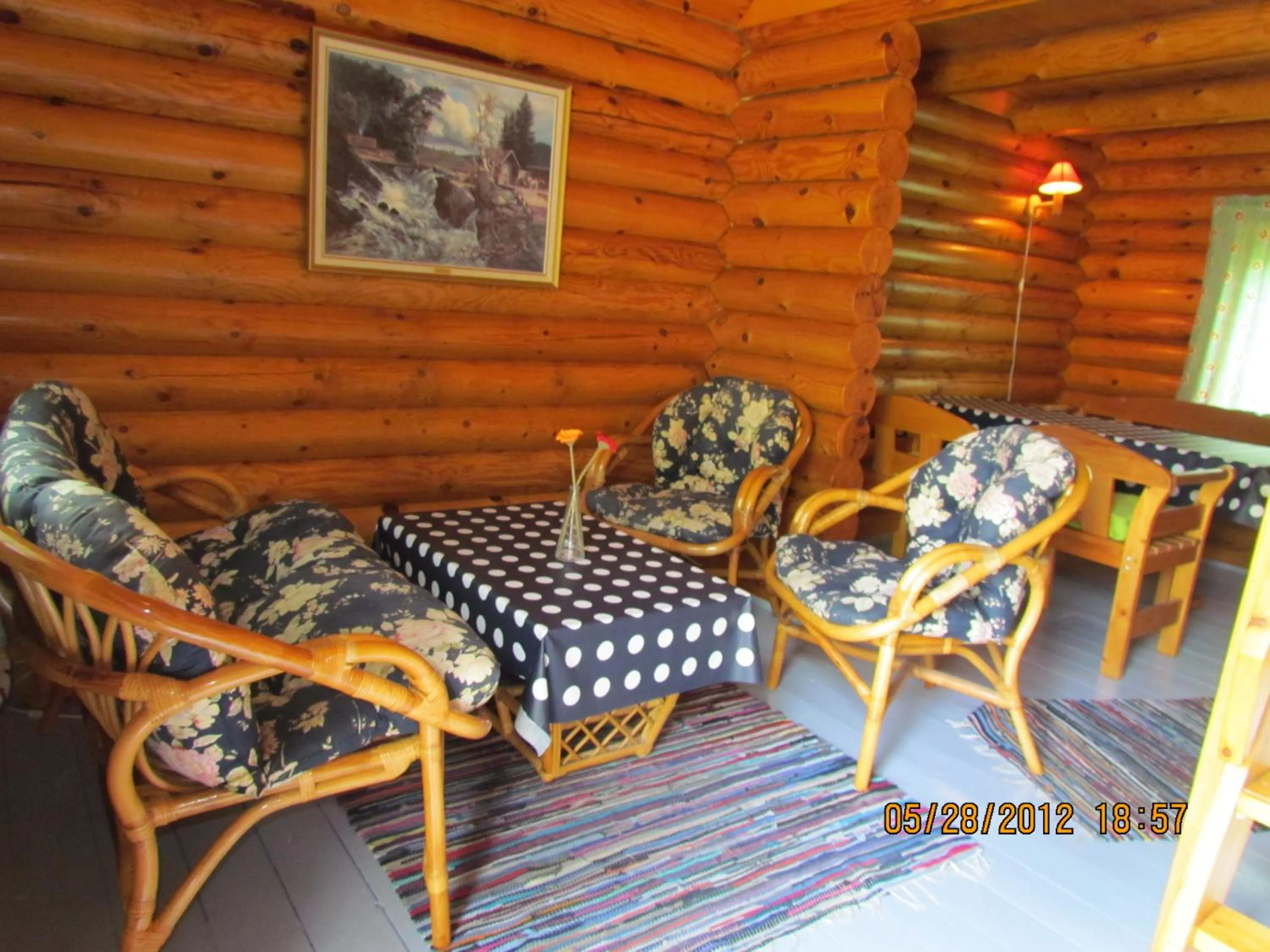 Seating area in Bondegårdsparken Farm Holiday