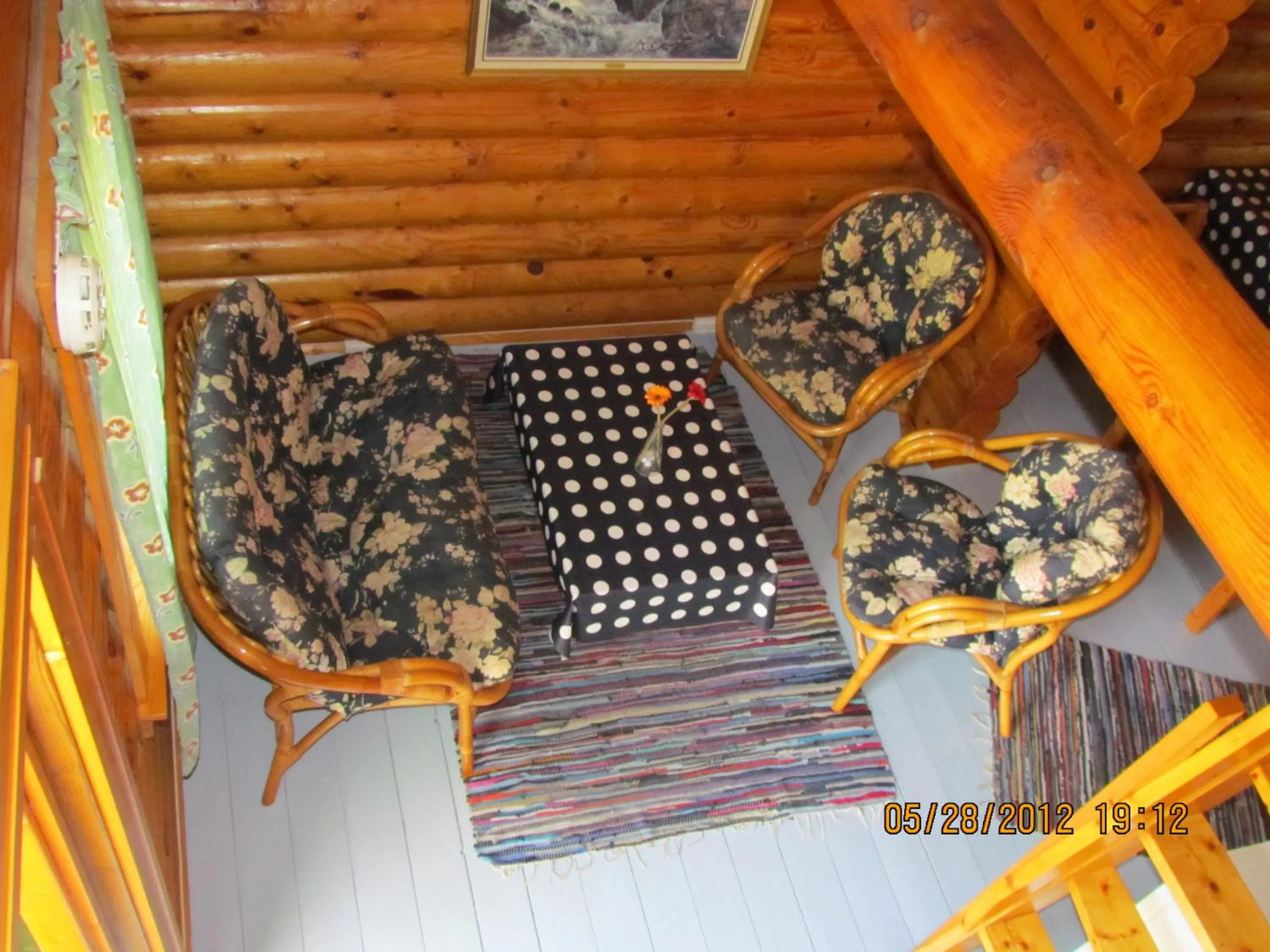 Seating area in Bondegårdsparken Farm Holiday