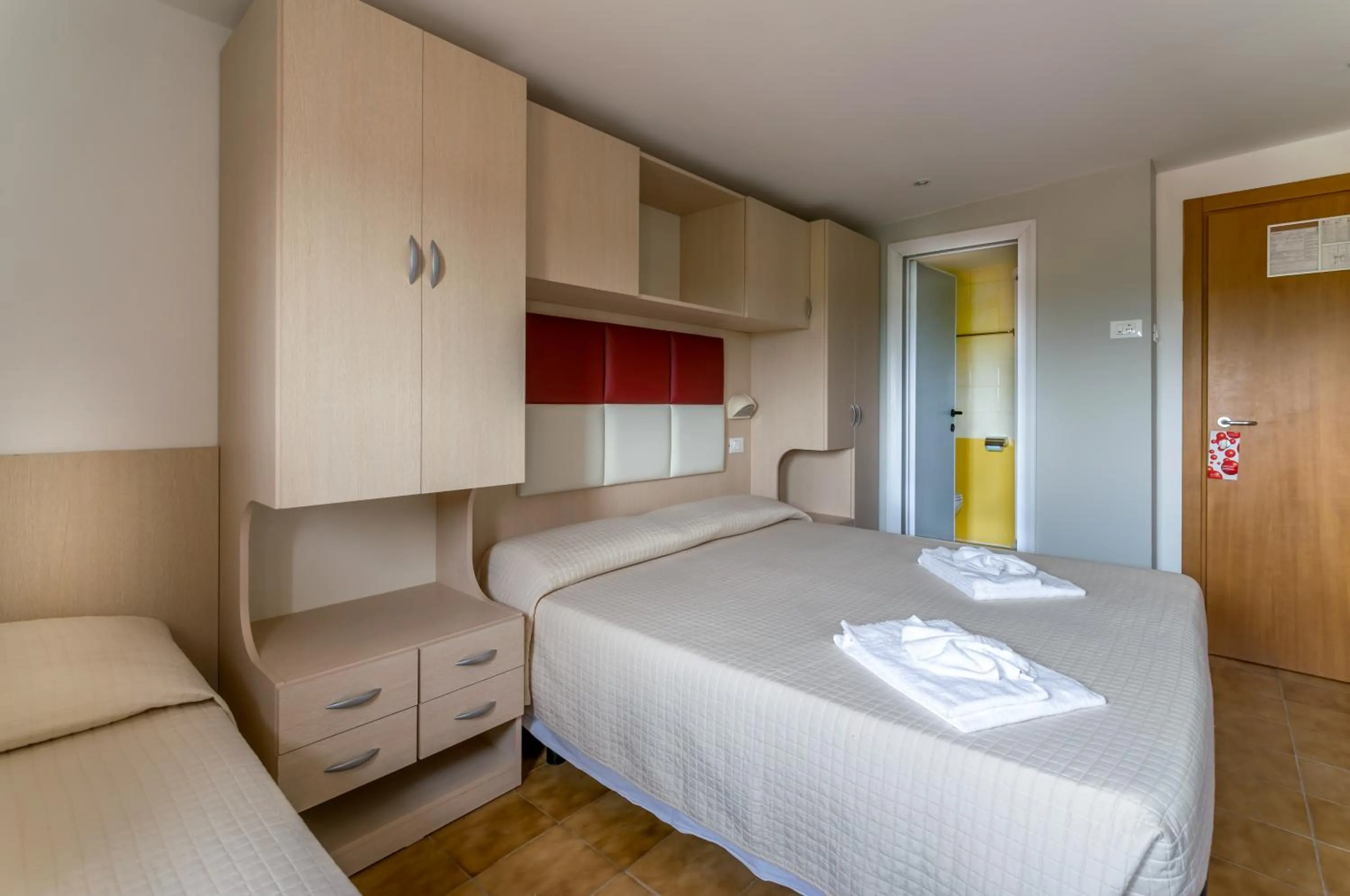 Photo of the whole room, Bed in Hotel Stresa