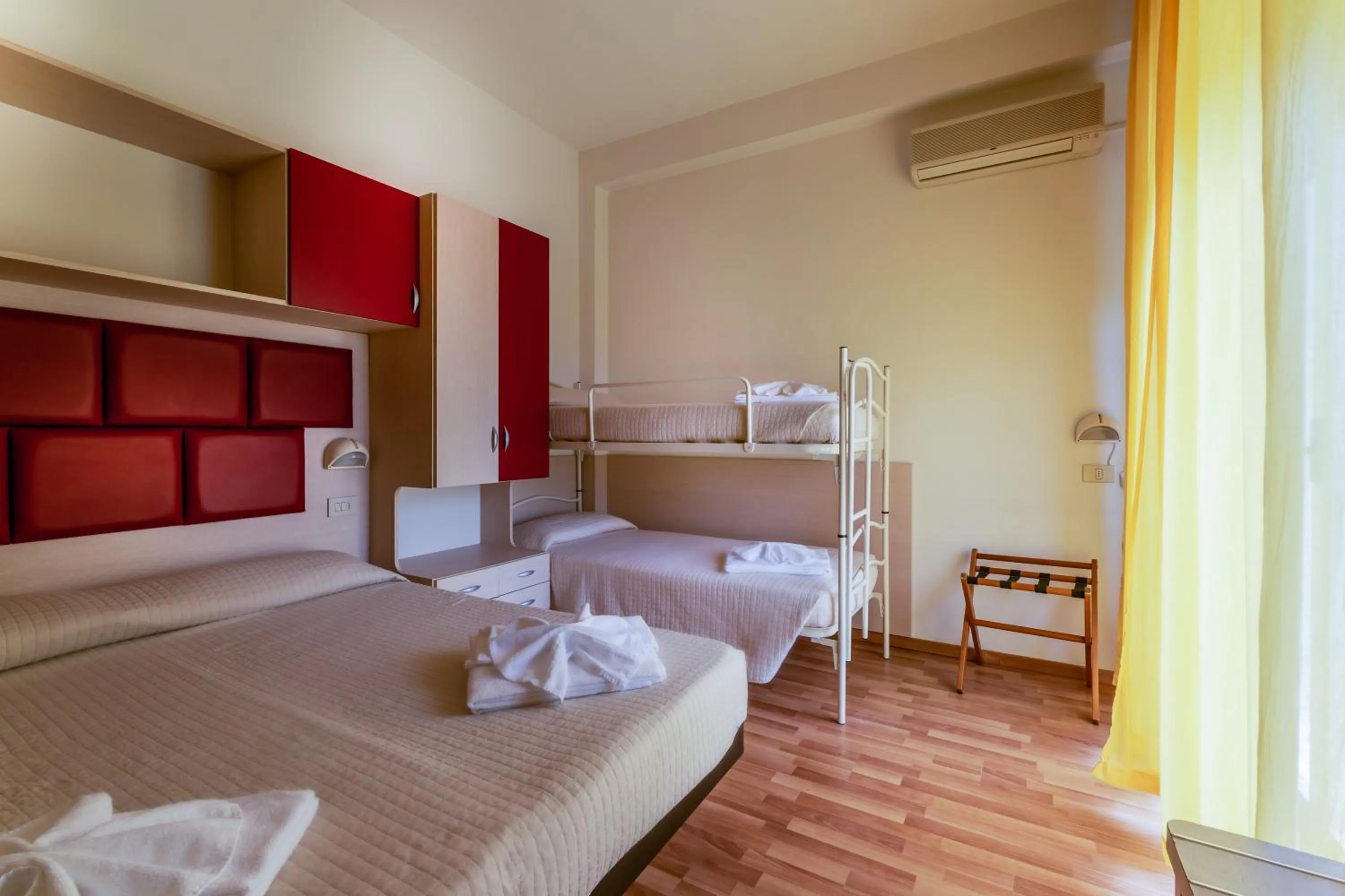 Photo of the whole room, Bed in Hotel Stresa