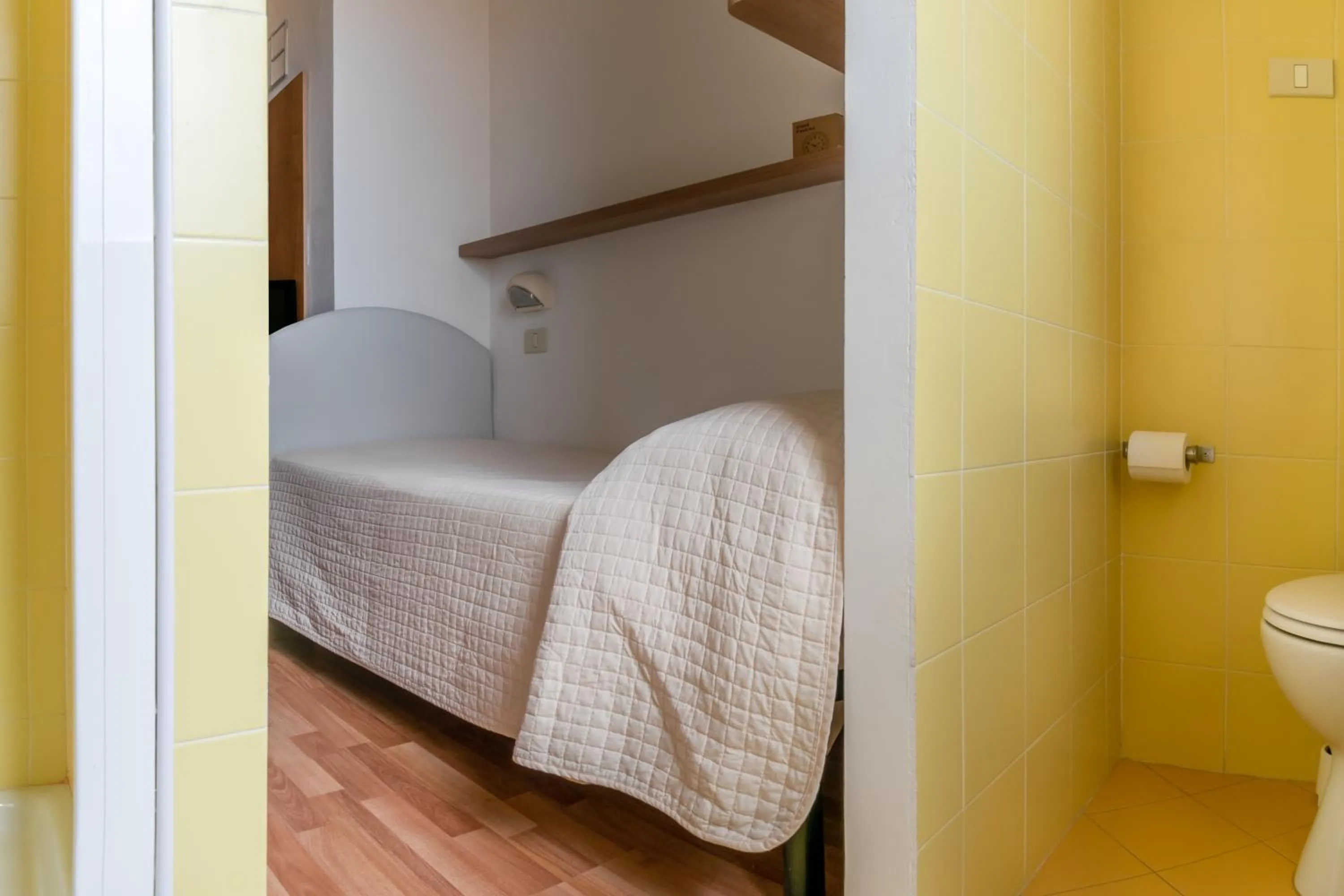 Bathroom, Bed in Hotel Stresa