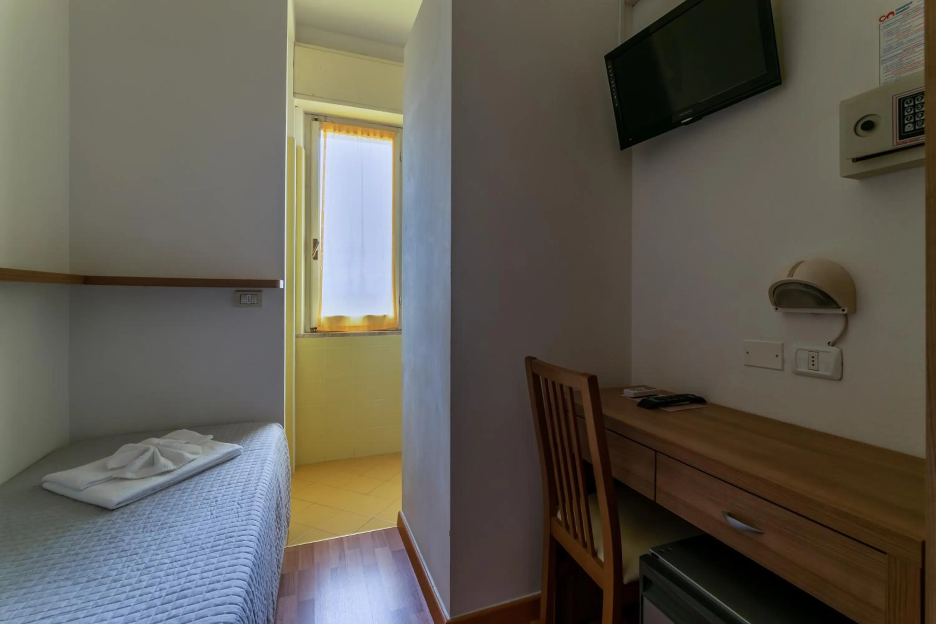 Photo of the whole room, Bed in Hotel Stresa