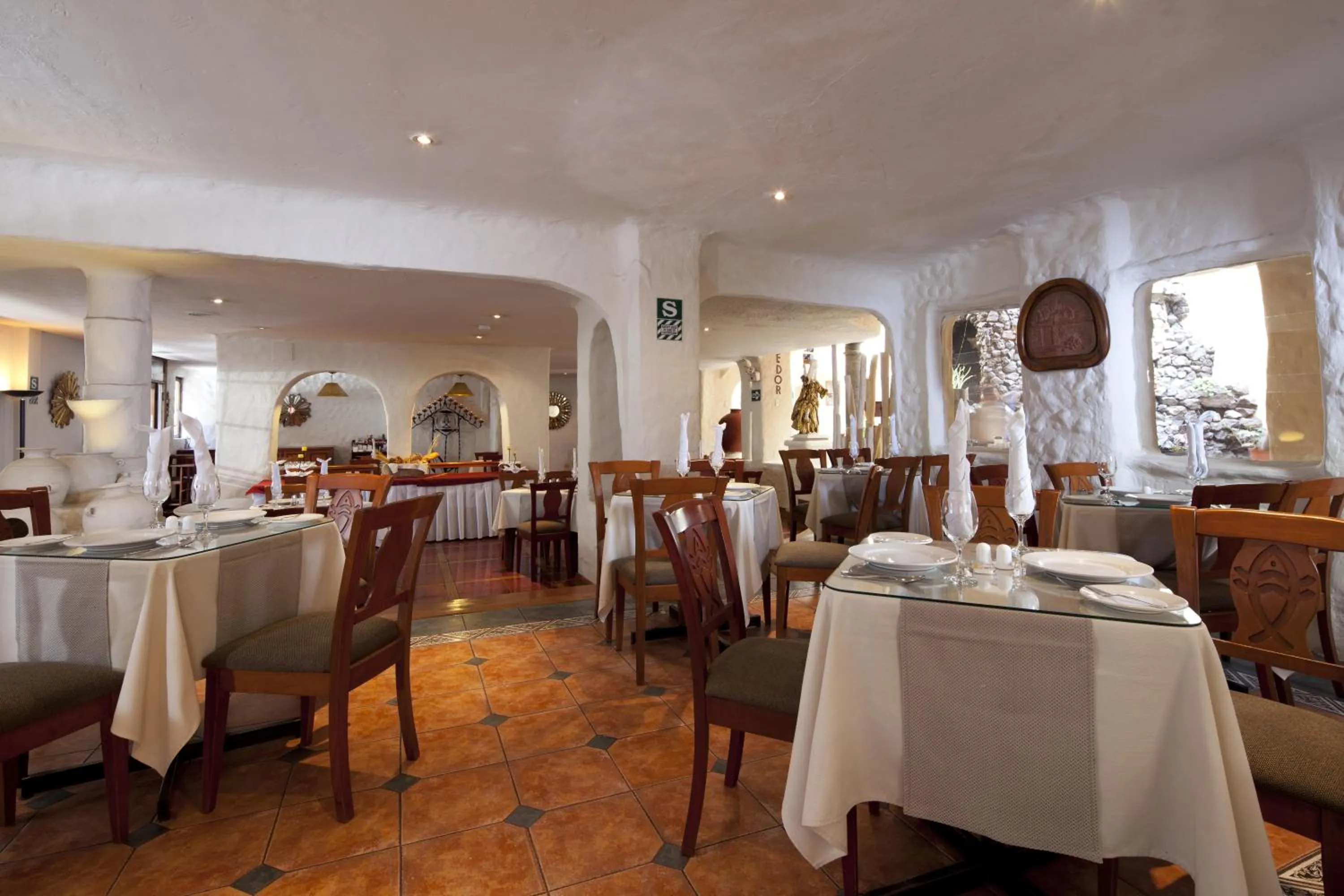 Restaurant/places to eat in San Agustin Internacional