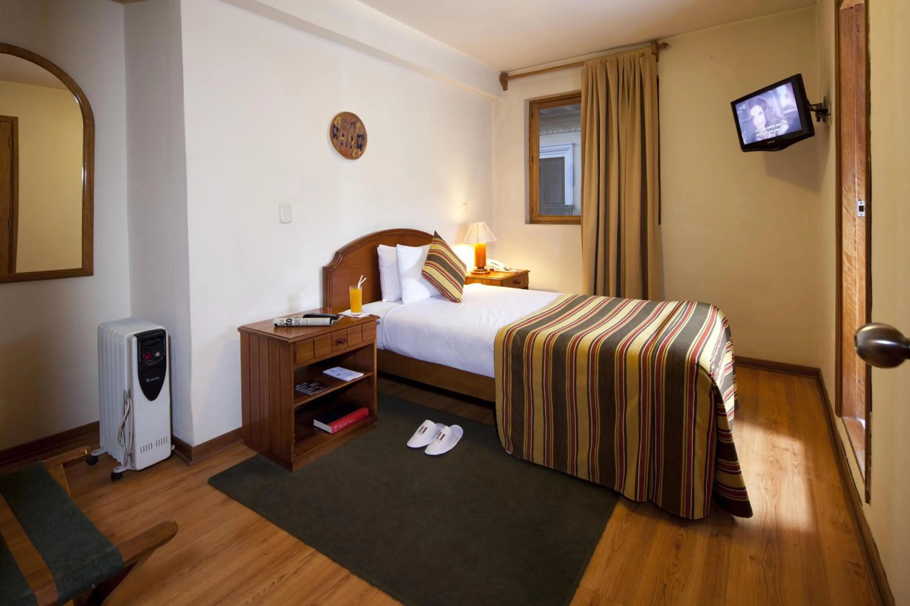 Photo of the whole room, Bed in San Agustin Internacional