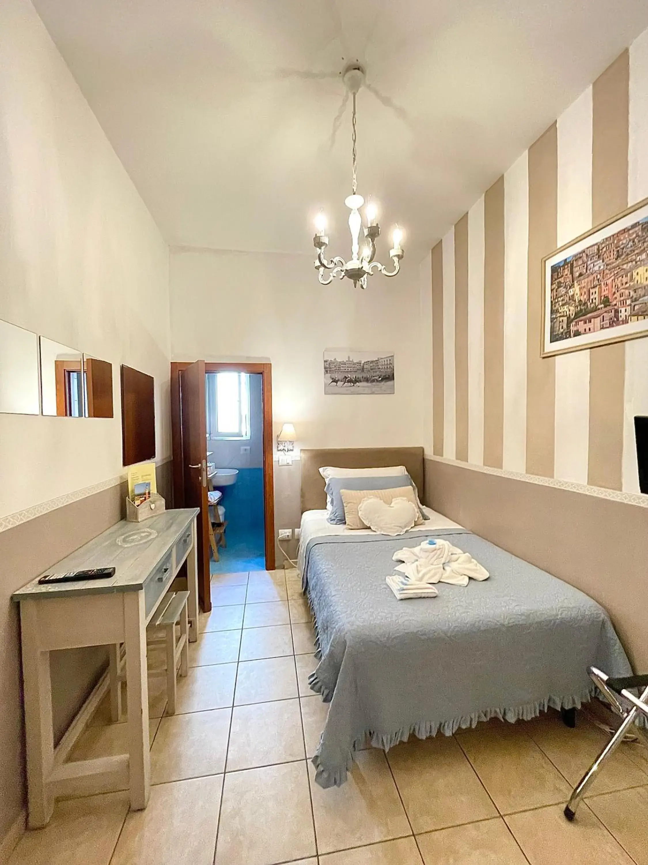 Single Room with Private Bathroom - single occupancy in B&B Le Camere di Livia Single Room with Private Bathroom - single occupancy in B&B Le Camere di Livia