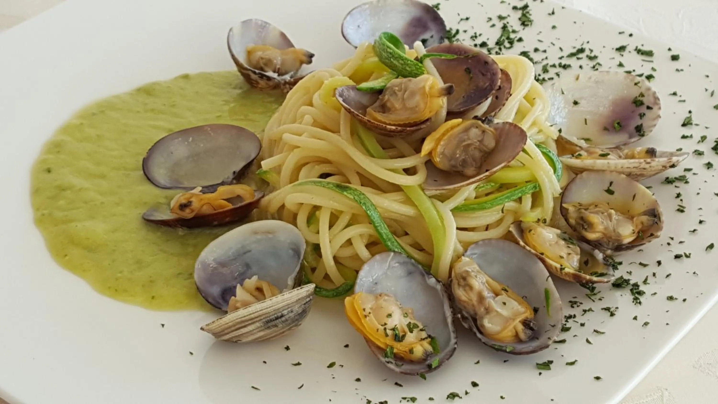 Restaurant/places to eat in Hotel Regina