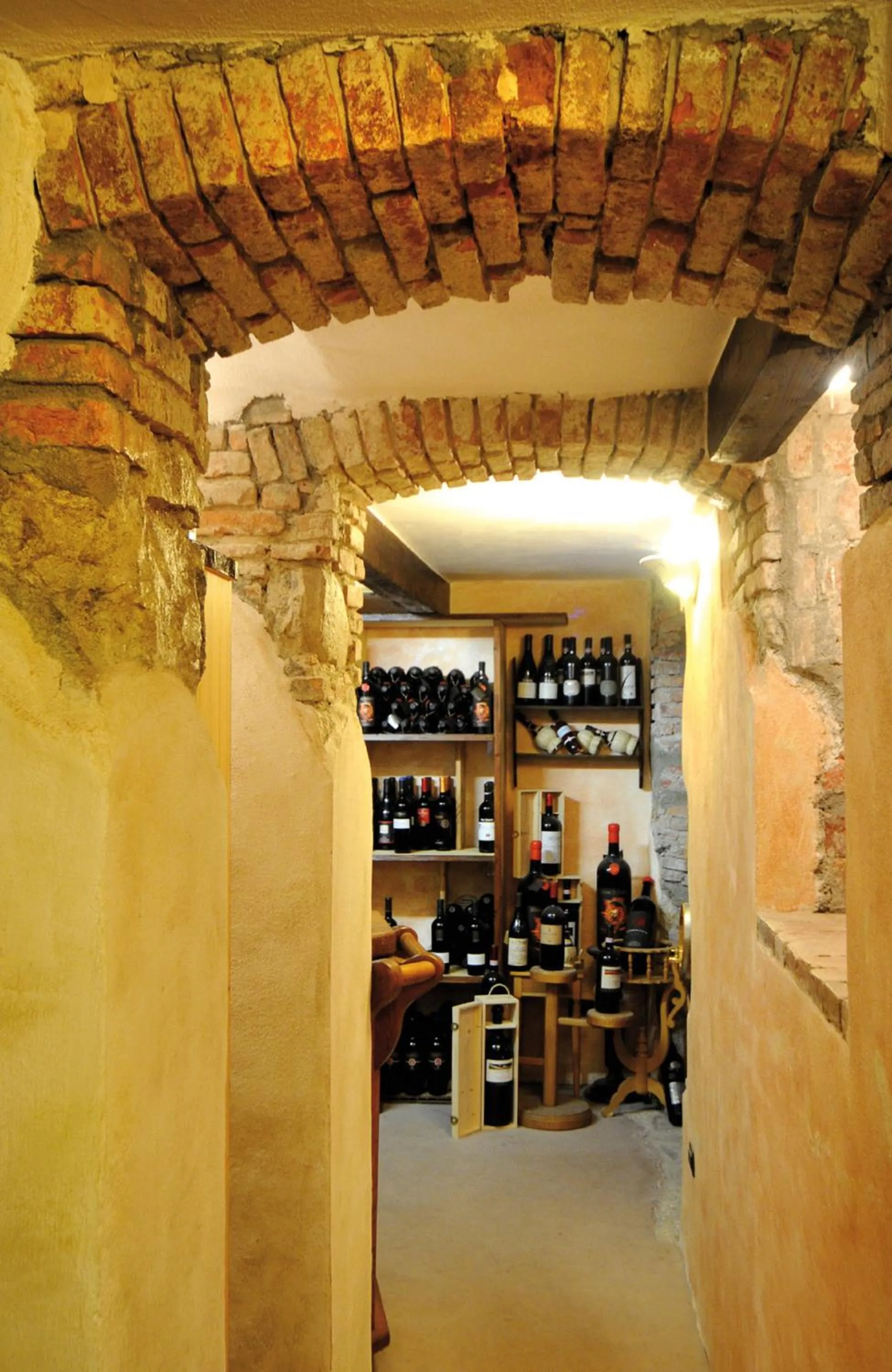 Restaurant/places to eat in Hotel Regina