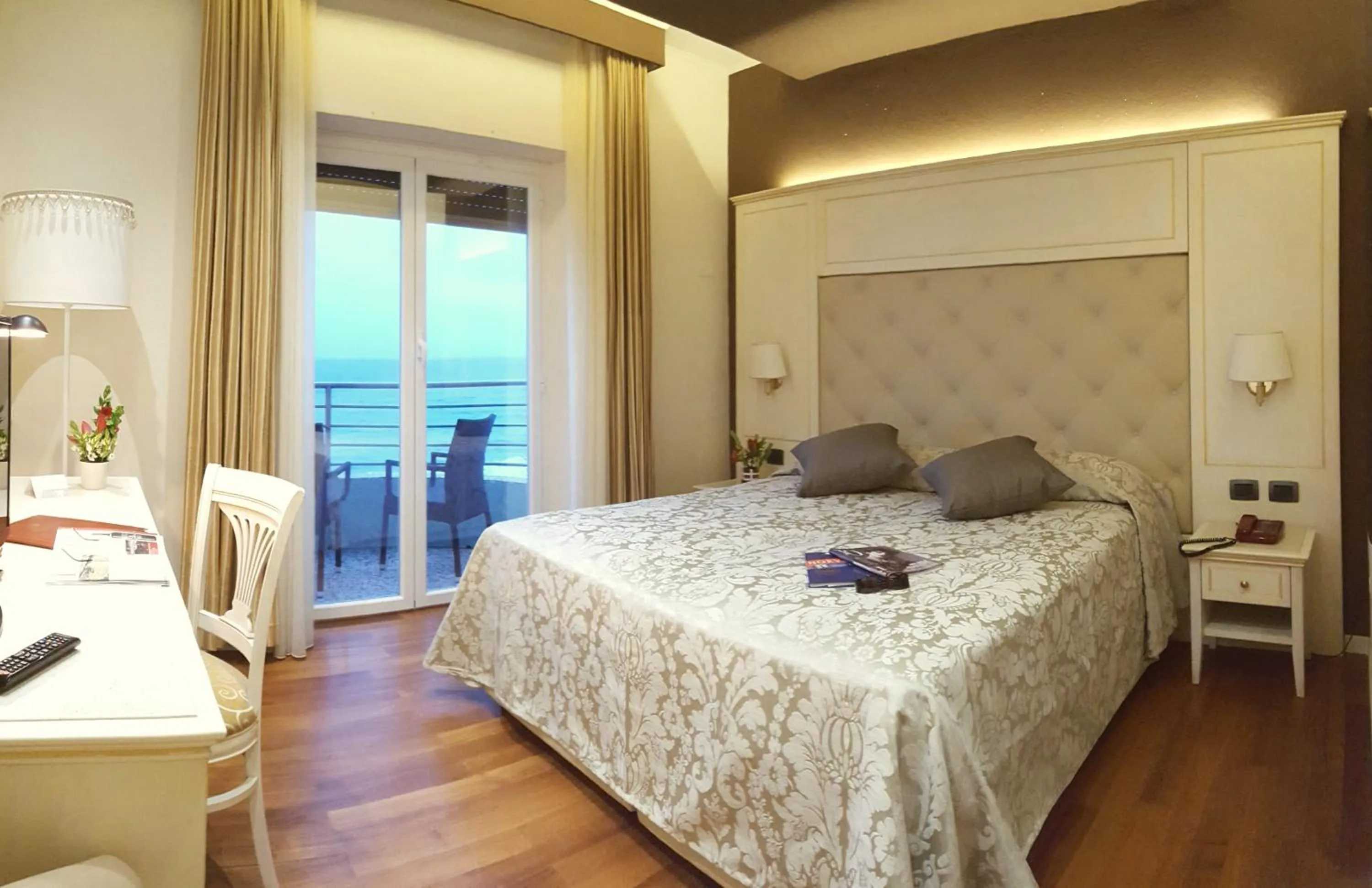 Photo of the whole room, Bed in Hotel Regina