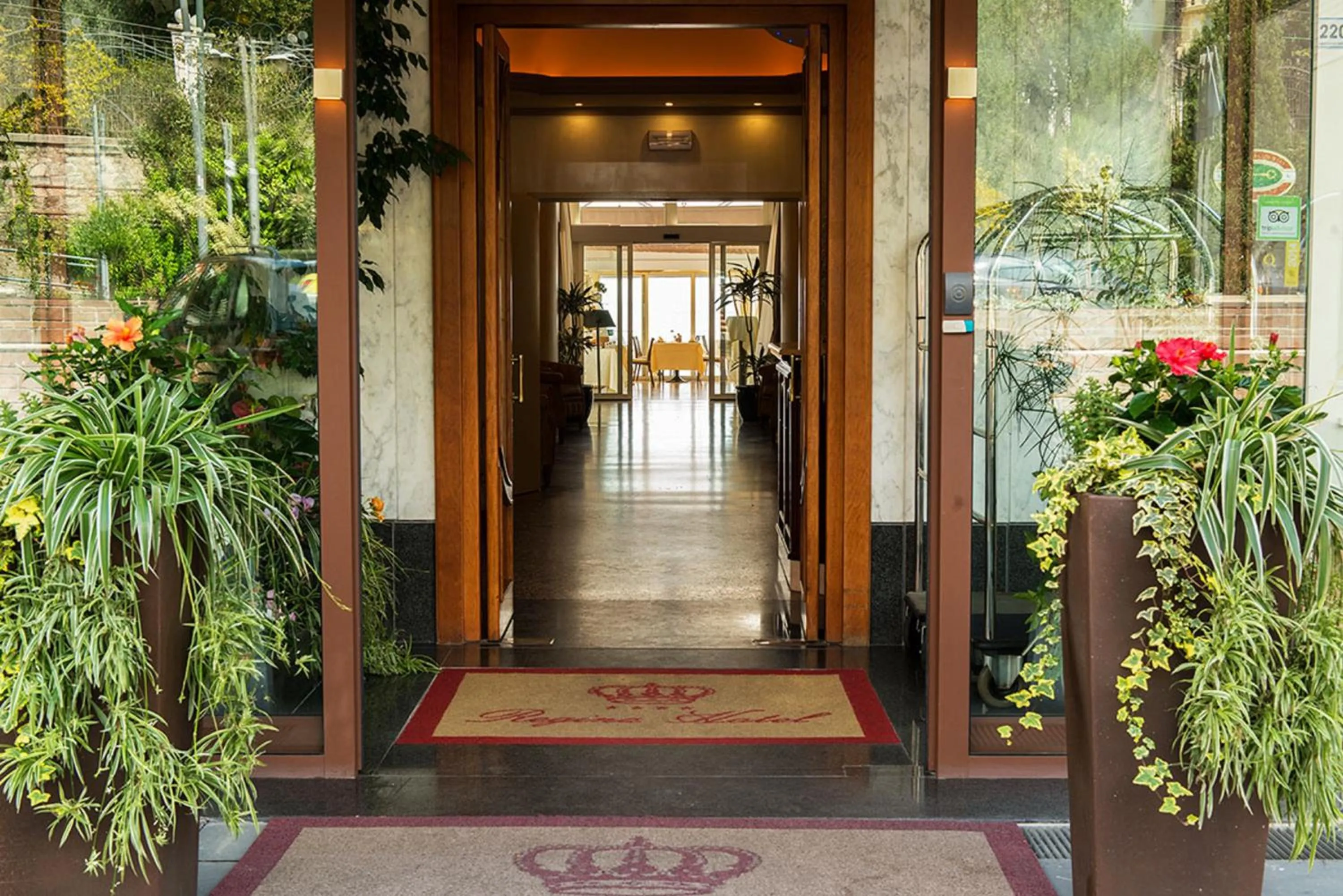 Facade/entrance in Hotel Regina